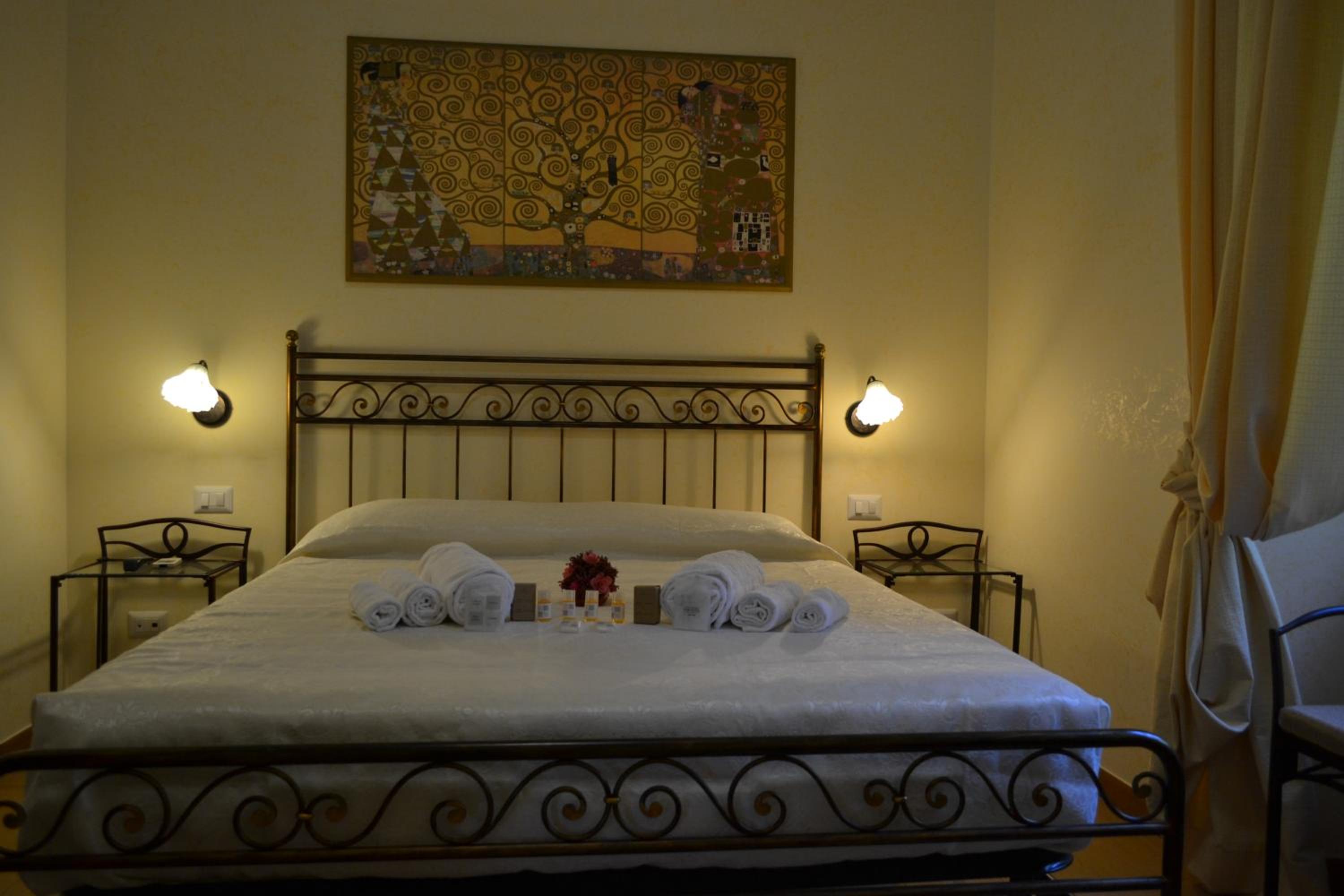Tucci's Roma Guest House