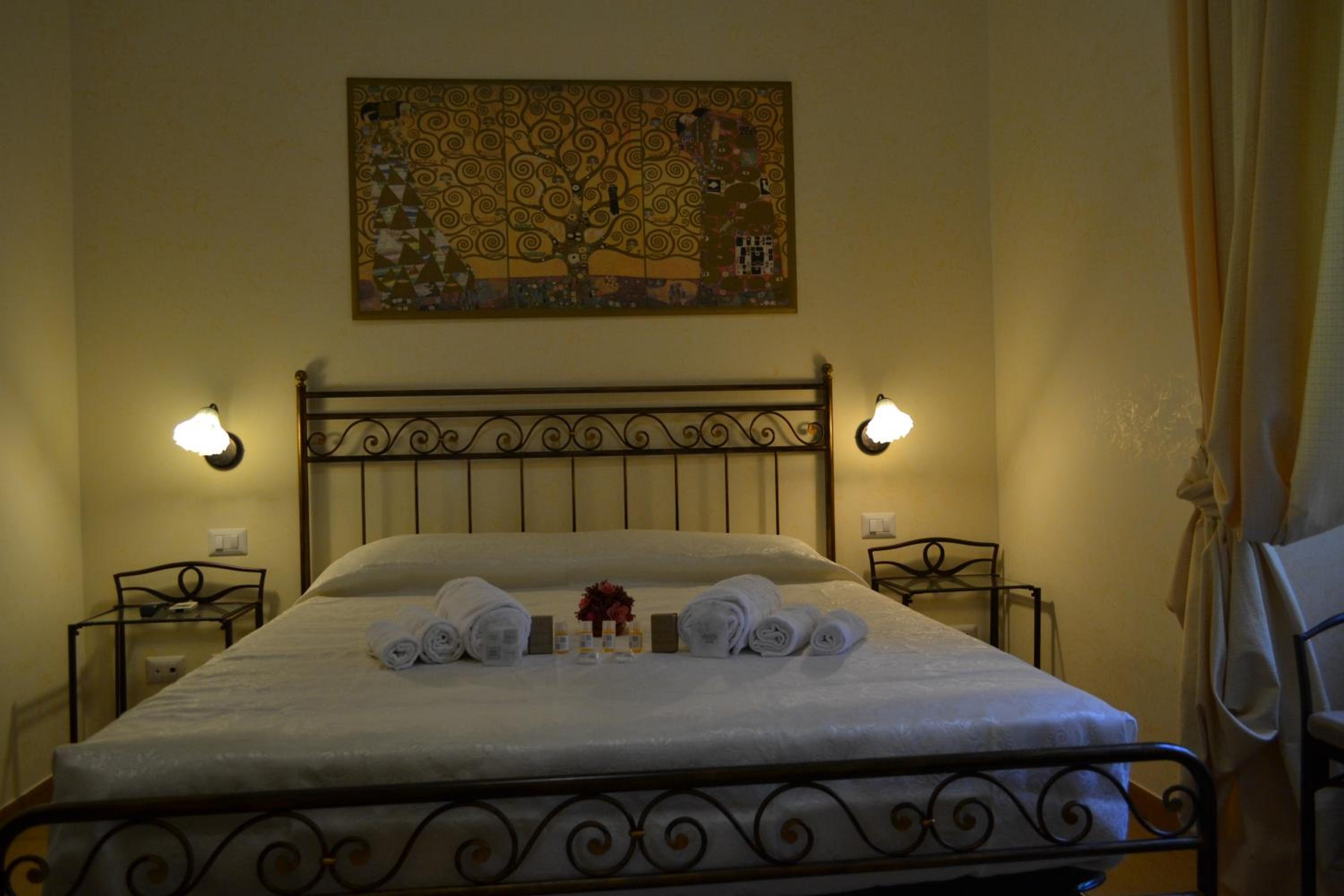 Tucci's Roma Guest House