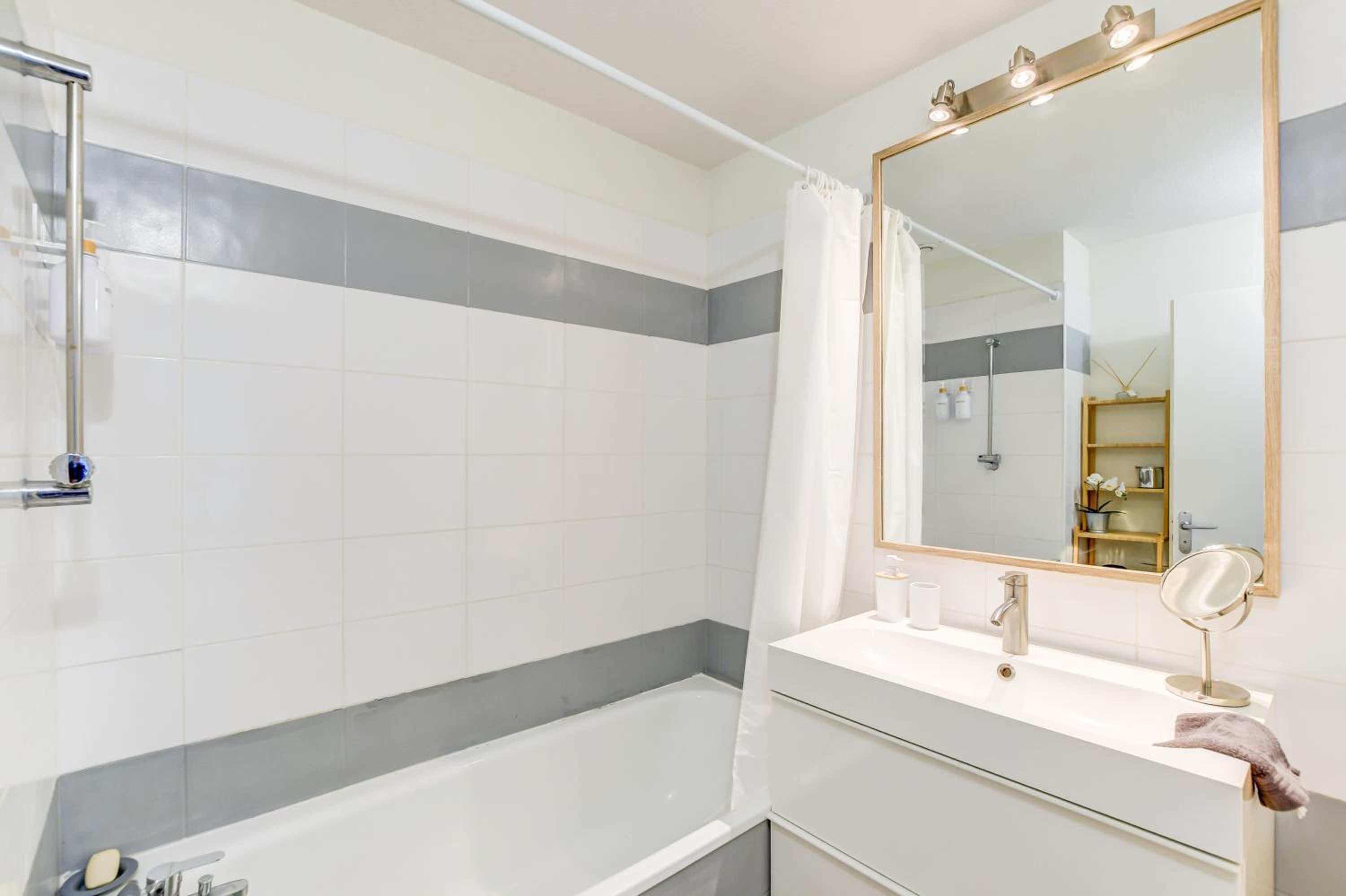 Villa St Simon - 11 couchages, piscine, parking, parfait entre famille, amis ou pros
