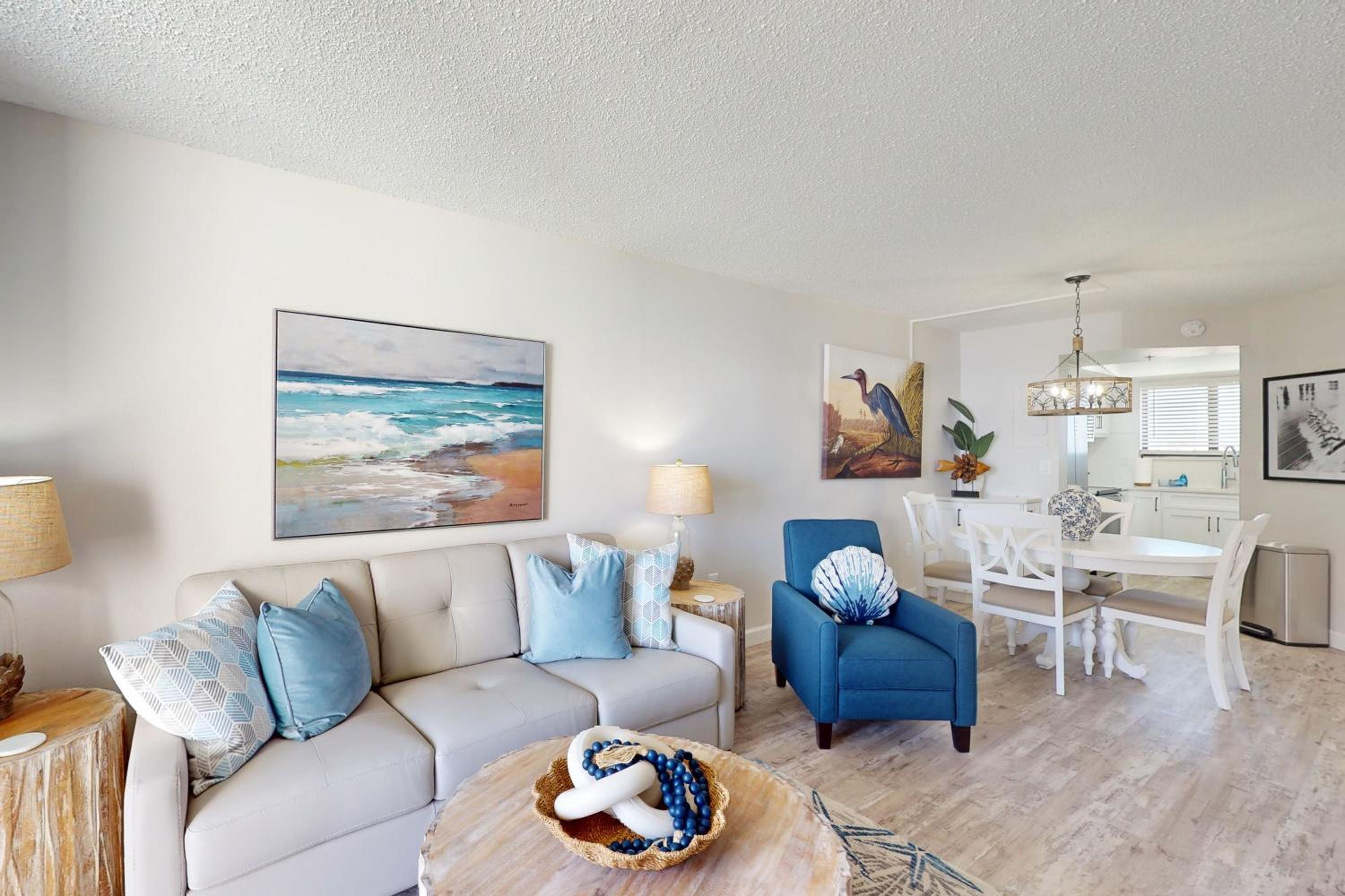 1BR Stylish Condo with Ocean Views, Pool