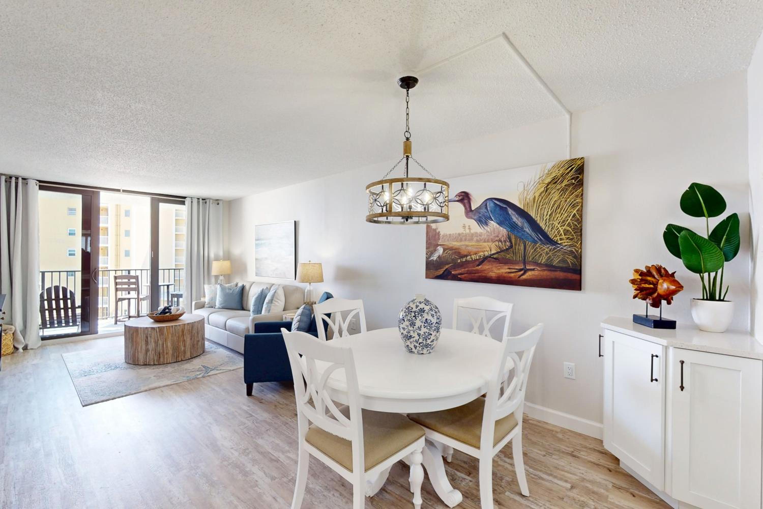 1BR Stylish Condo with Ocean Views, Pool