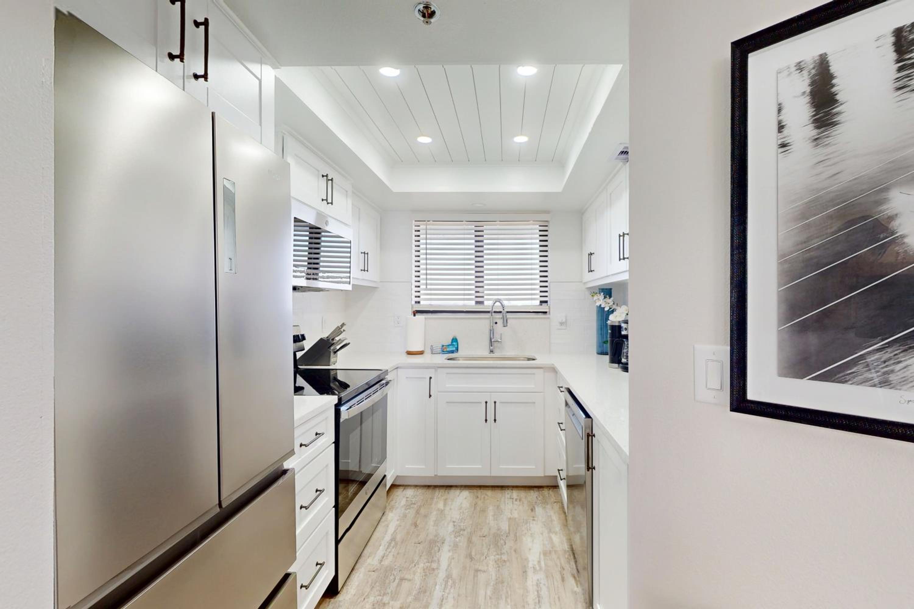1BR Stylish Condo with Ocean Views, Pool