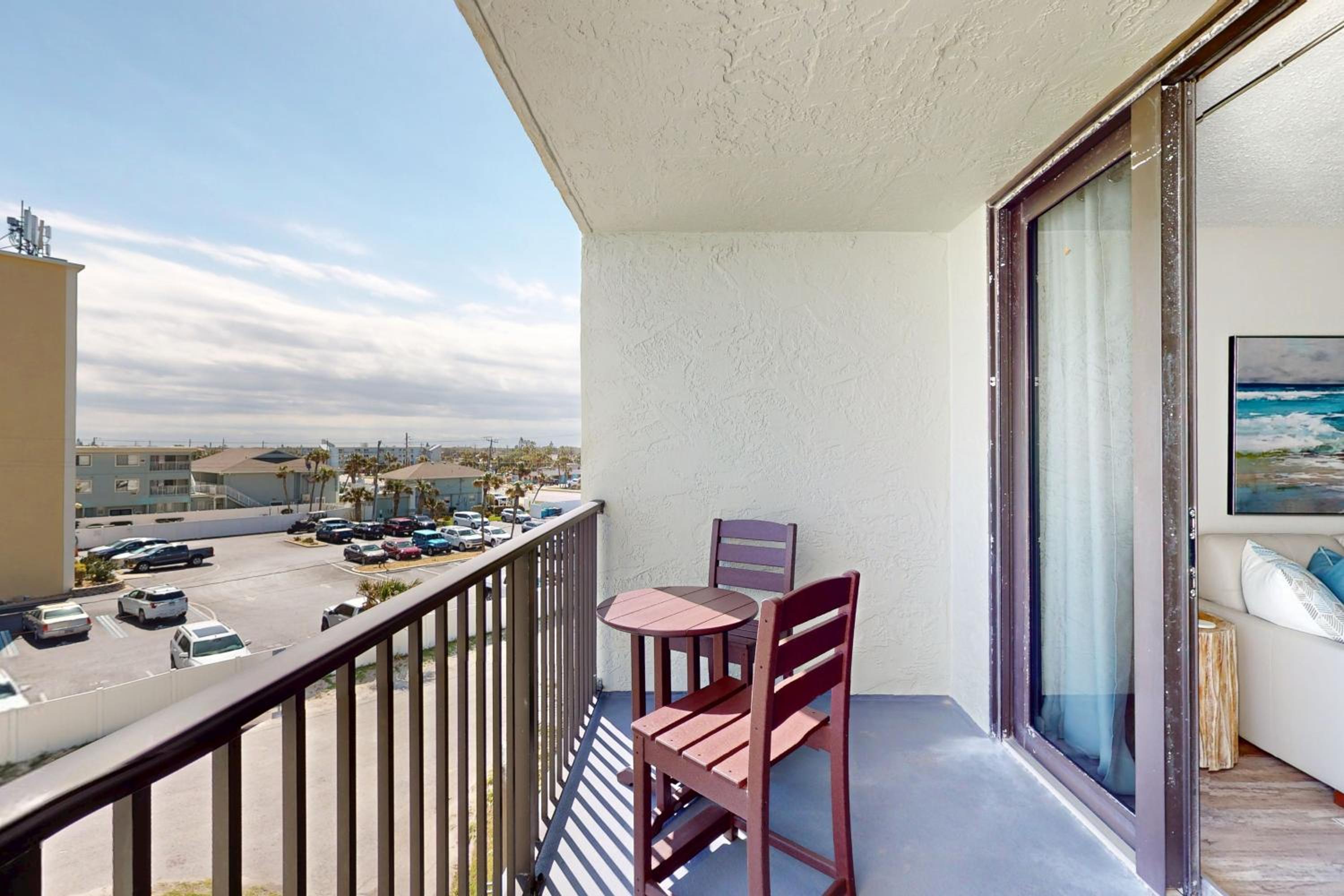 1BR Stylish Condo with Ocean Views, Pool