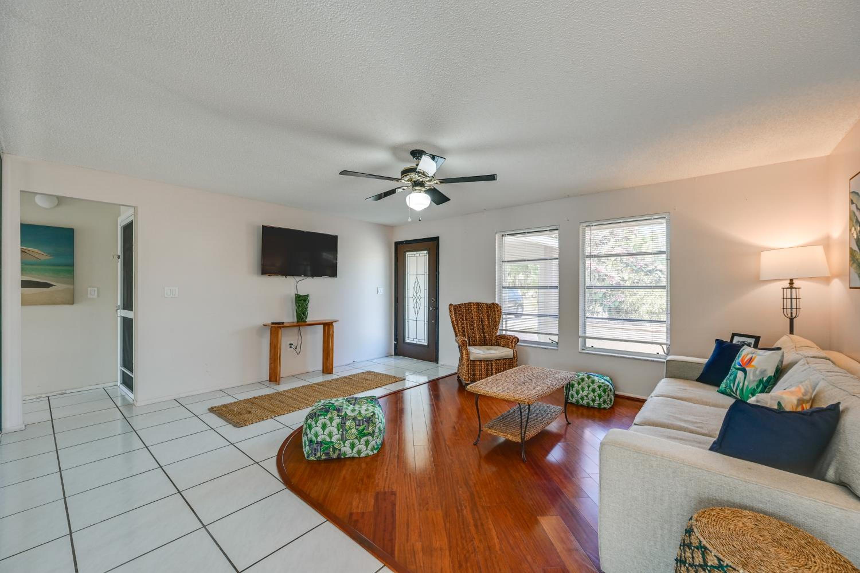 3 Mi to Naples Botanical Garden Home with Hot Tub!