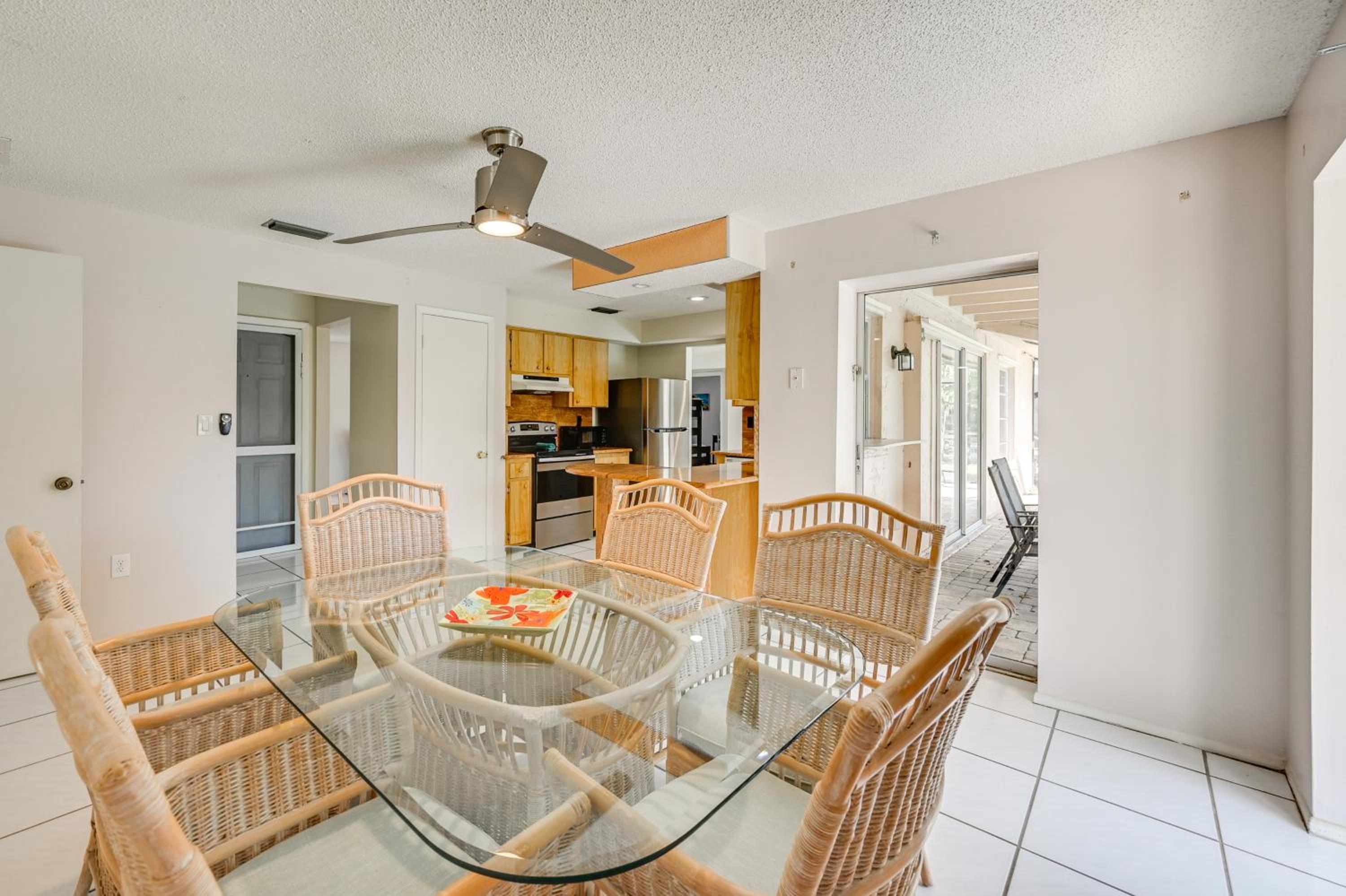 3 Mi to Naples Botanical Garden Home with Hot Tub!