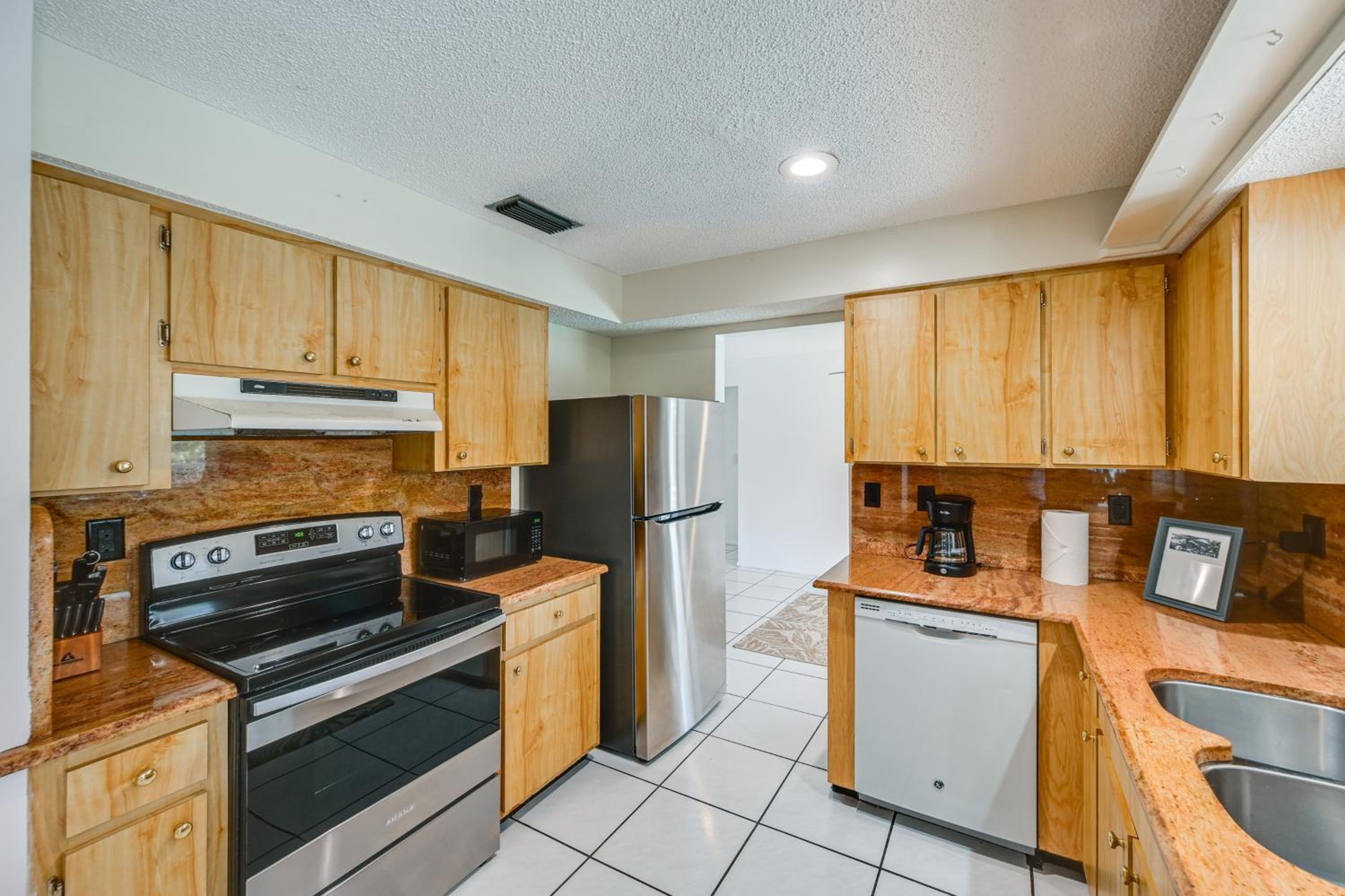 3 Mi to Naples Botanical Garden Home with Hot Tub!