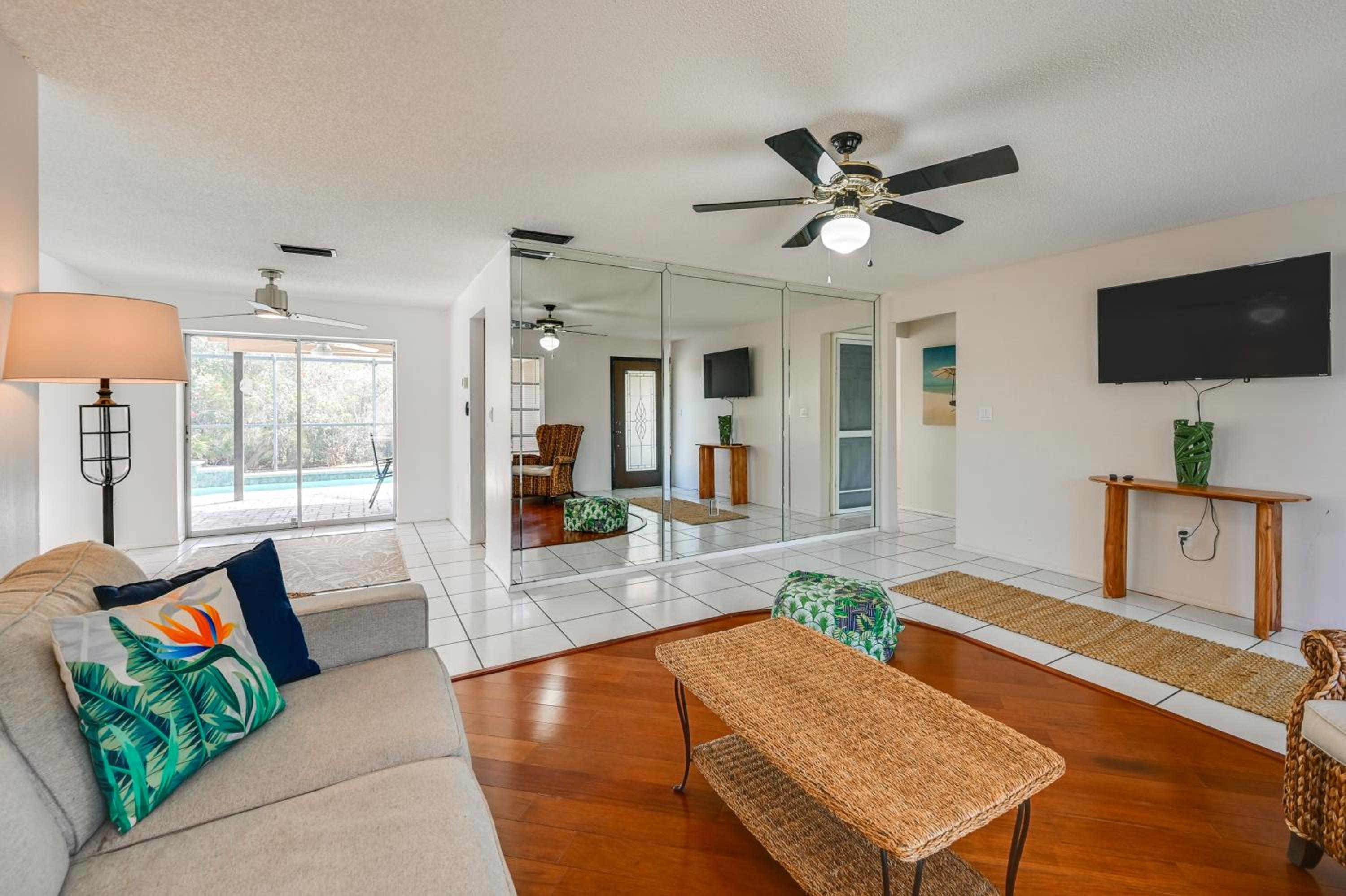 3 Mi to Naples Botanical Garden Home with Hot Tub!