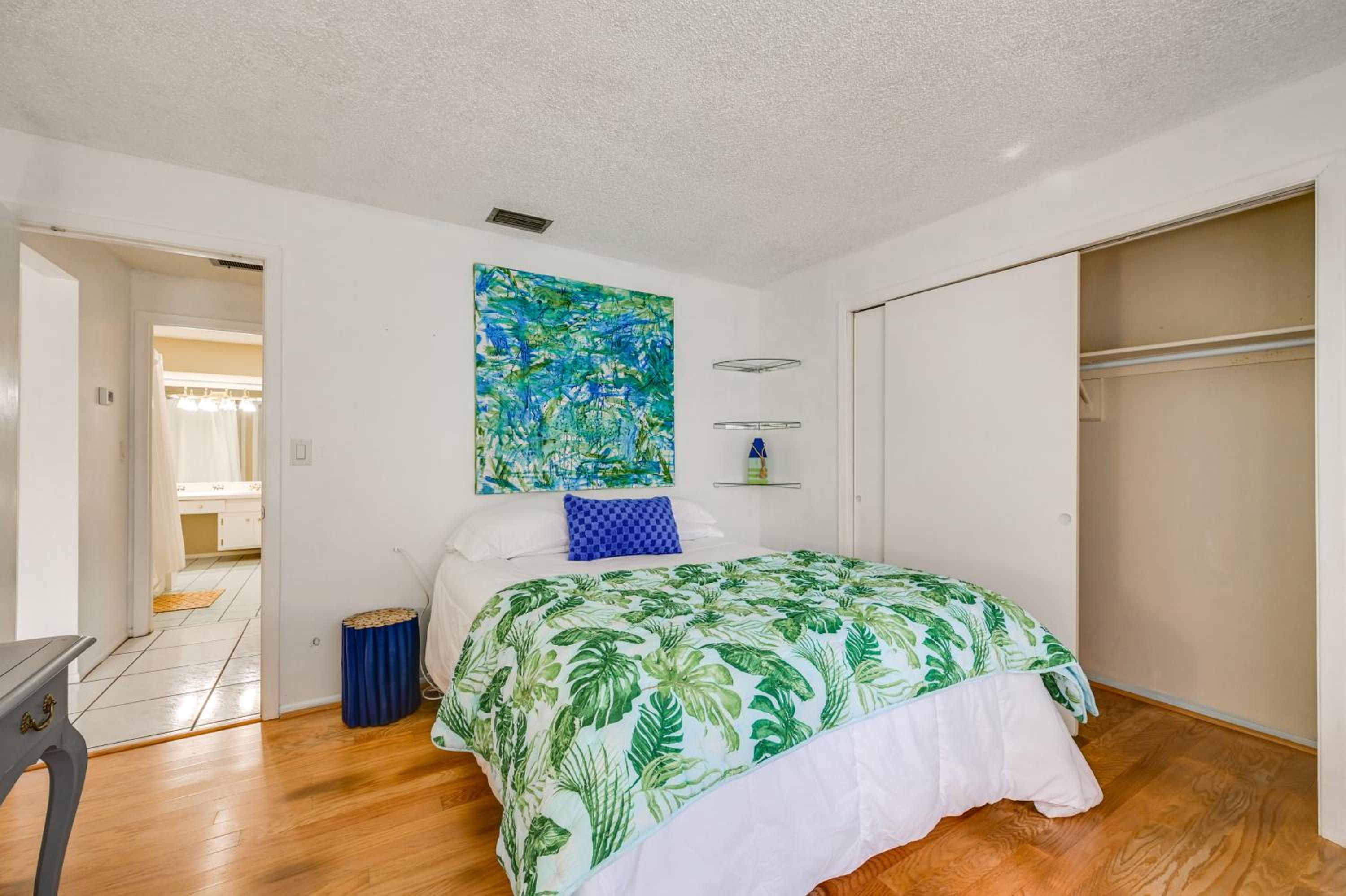 3 Mi to Naples Botanical Garden Home with Hot Tub!