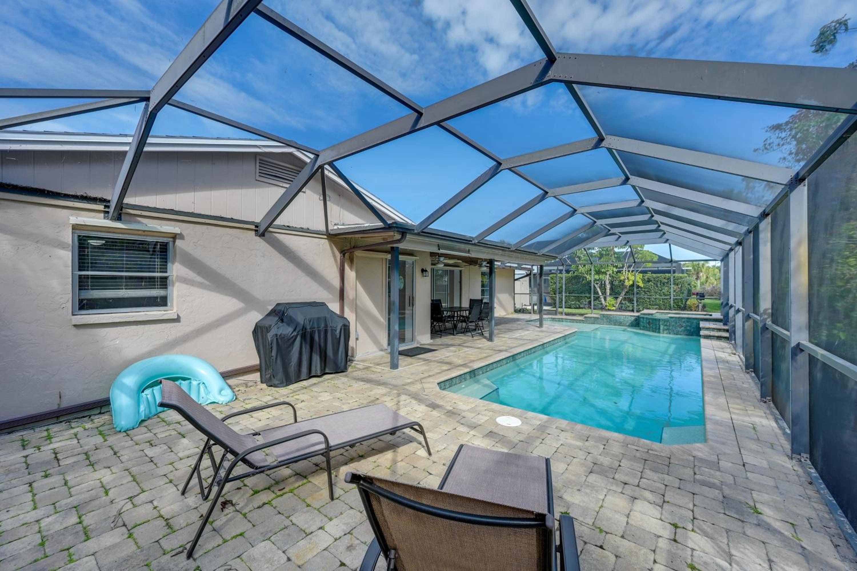 3 Mi to Naples Botanical Garden Home with Hot Tub!