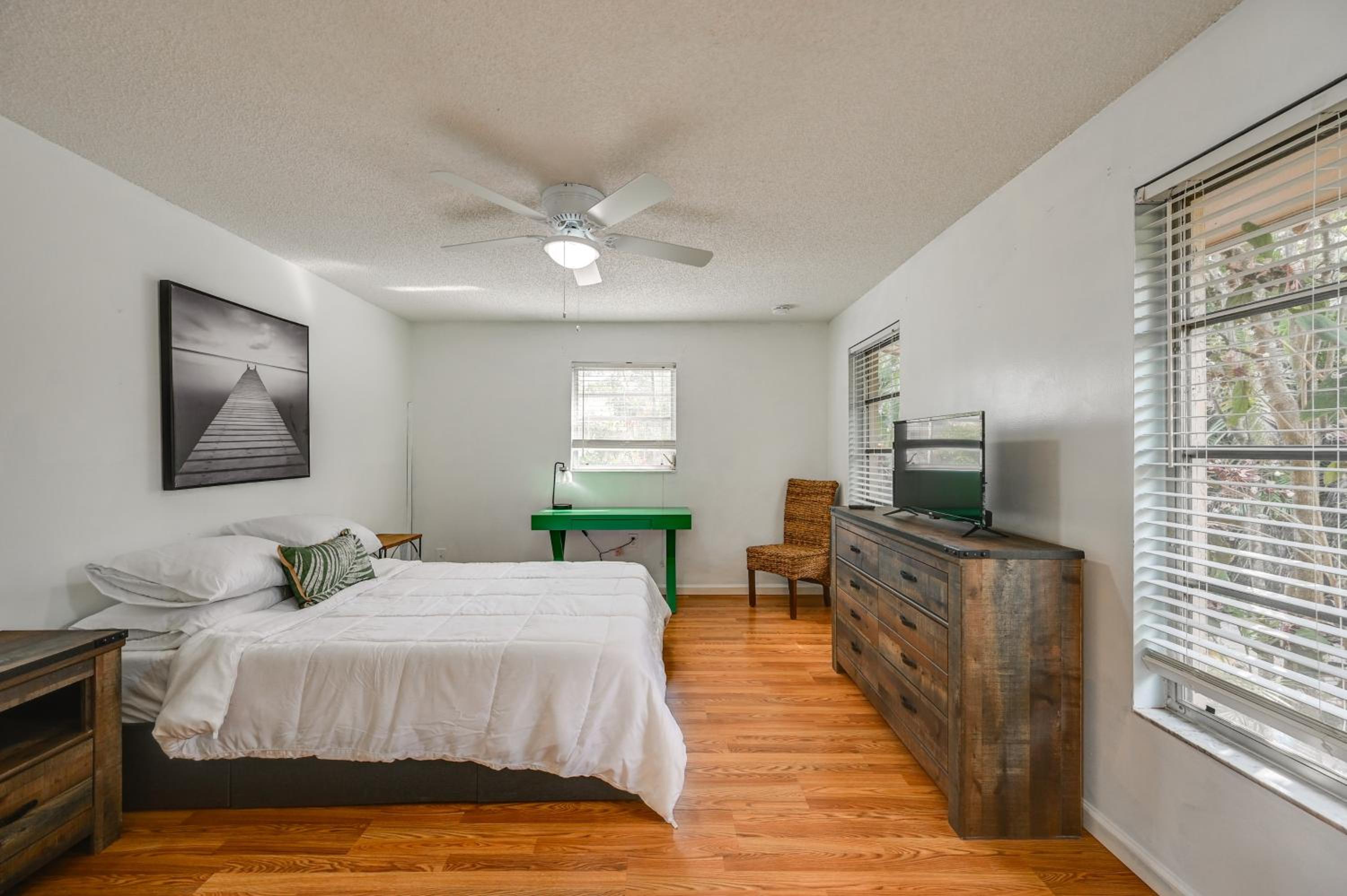 3 Mi to Naples Botanical Garden Home with Hot Tub!