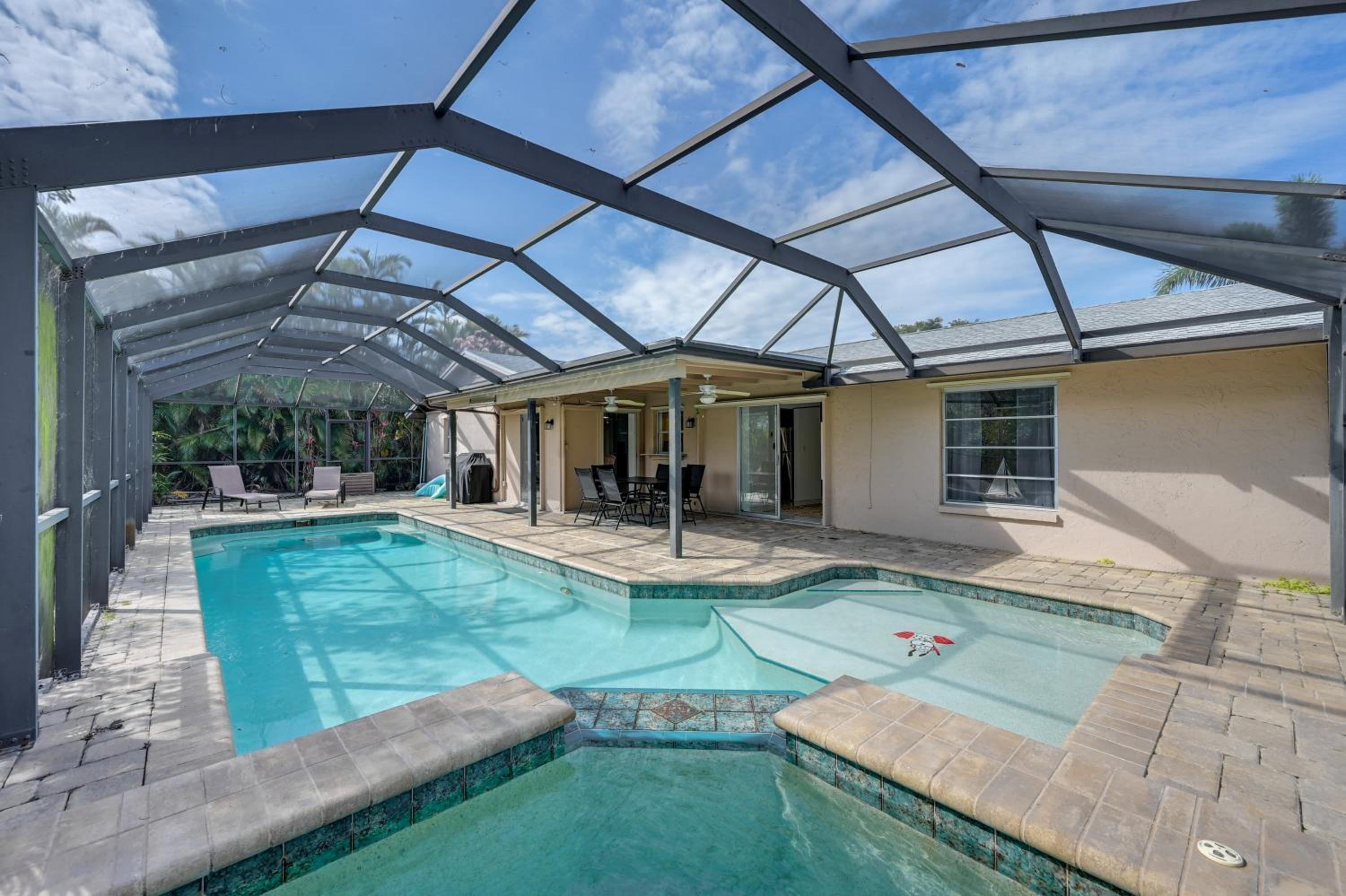 3 Mi to Naples Botanical Garden Home with Hot Tub!