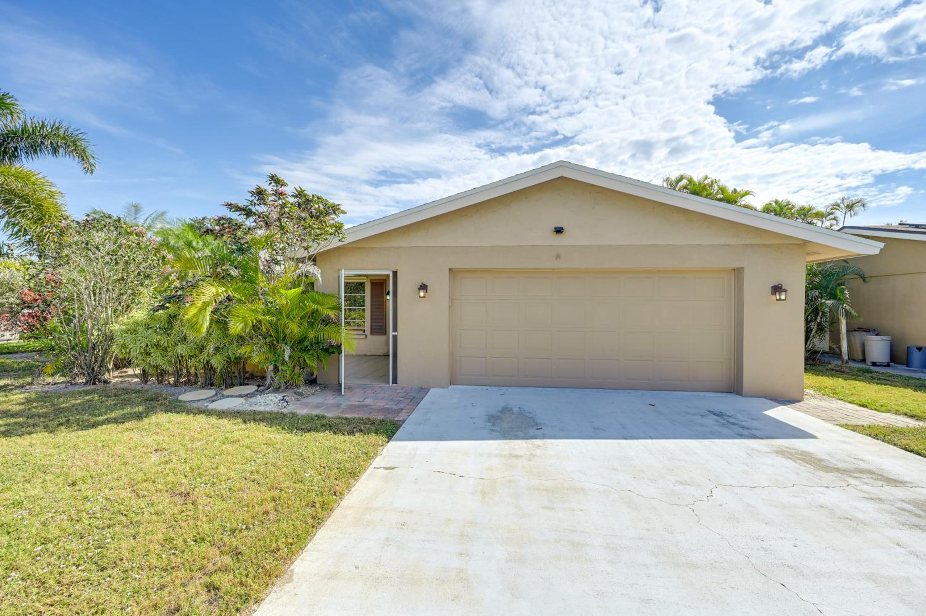 3 Mi to Naples Botanical Garden Home with Hot Tub!
