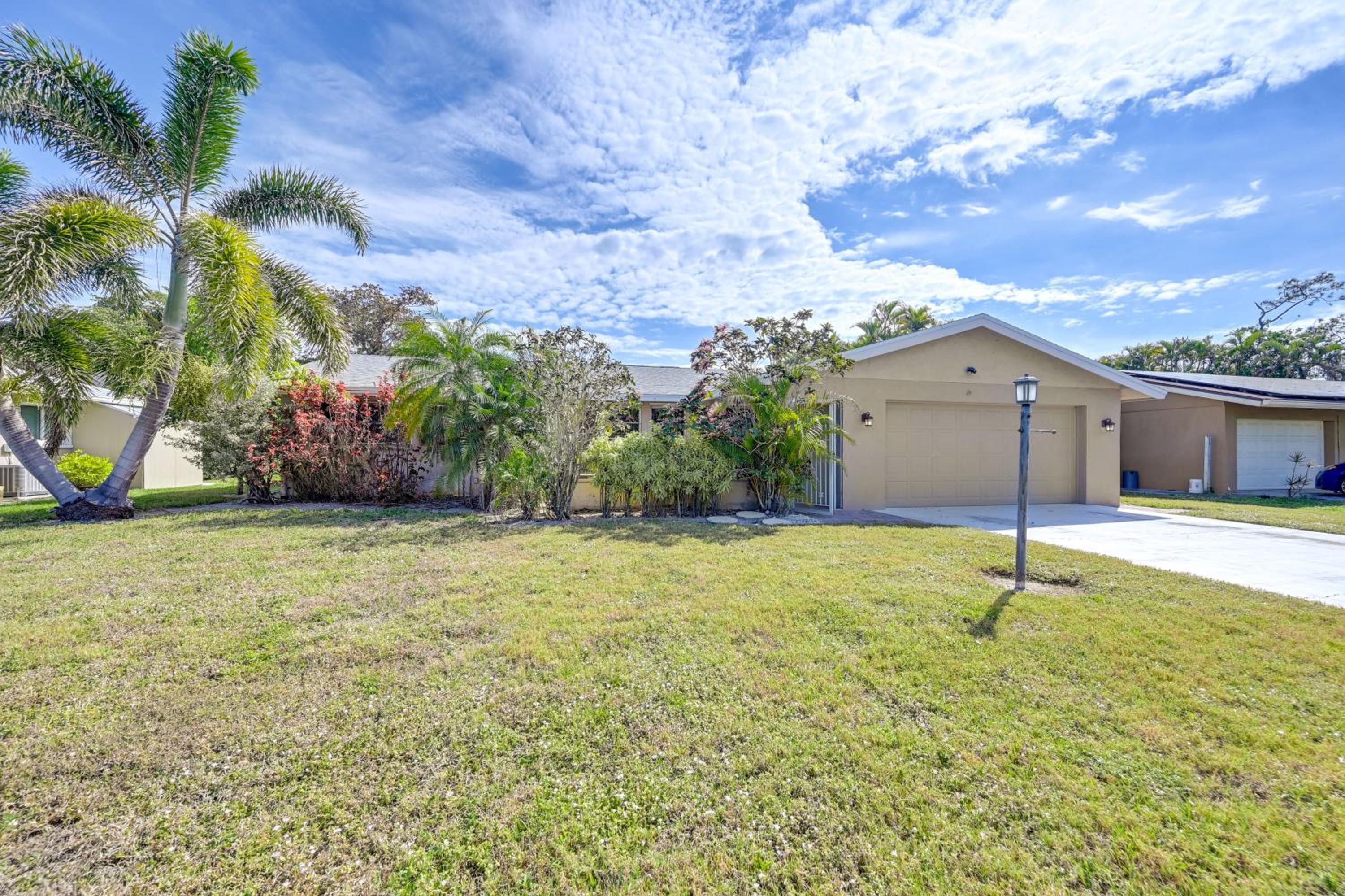3 Mi to Naples Botanical Garden Home with Hot Tub!