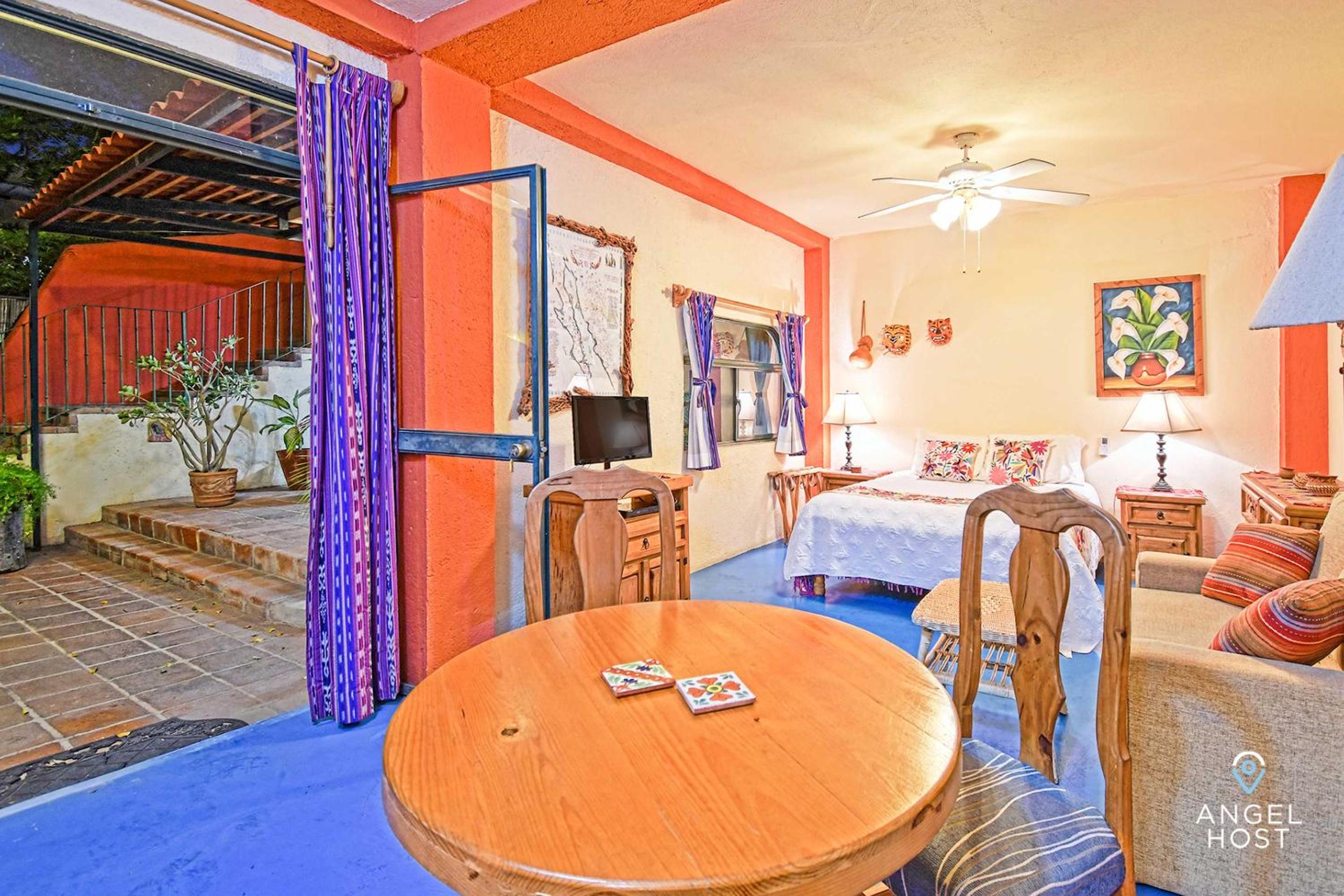 Comfy Retreat Stay and Walk to Malecon