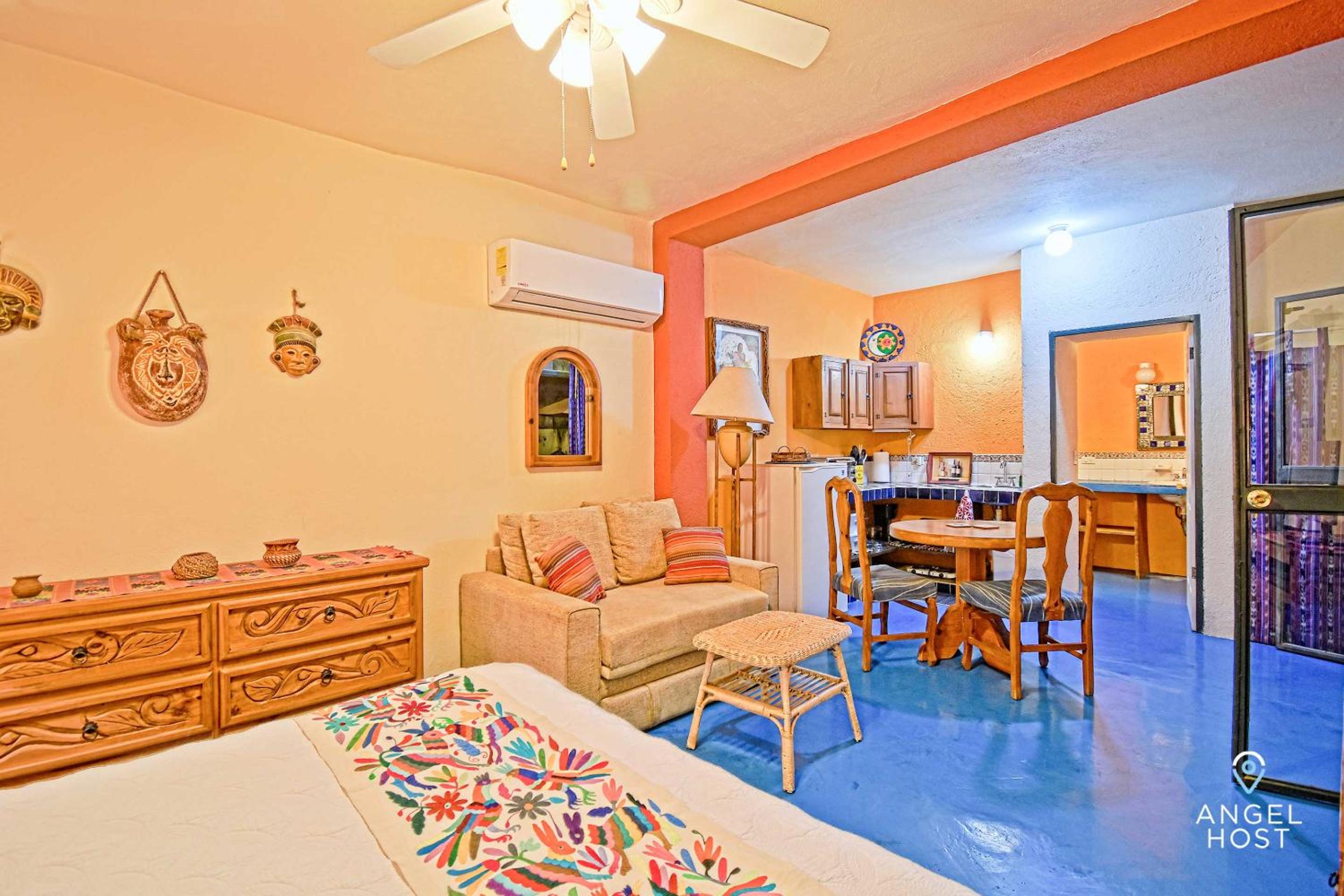 Comfy Retreat Stay and Walk to Malecon
