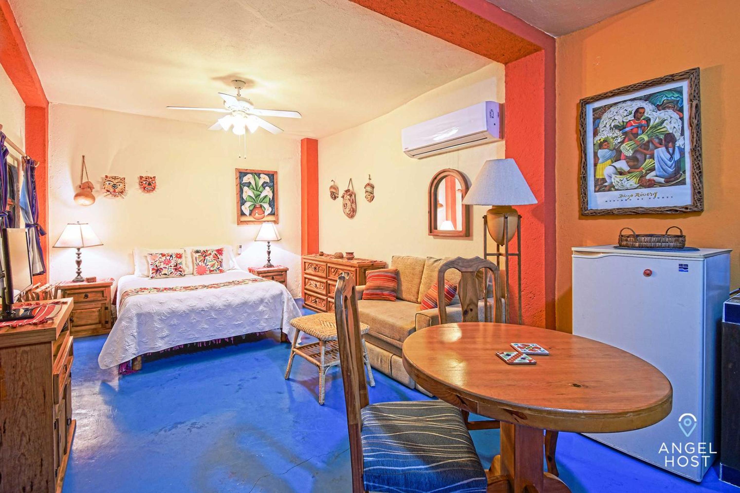 Comfy Retreat Stay and Walk to Malecon