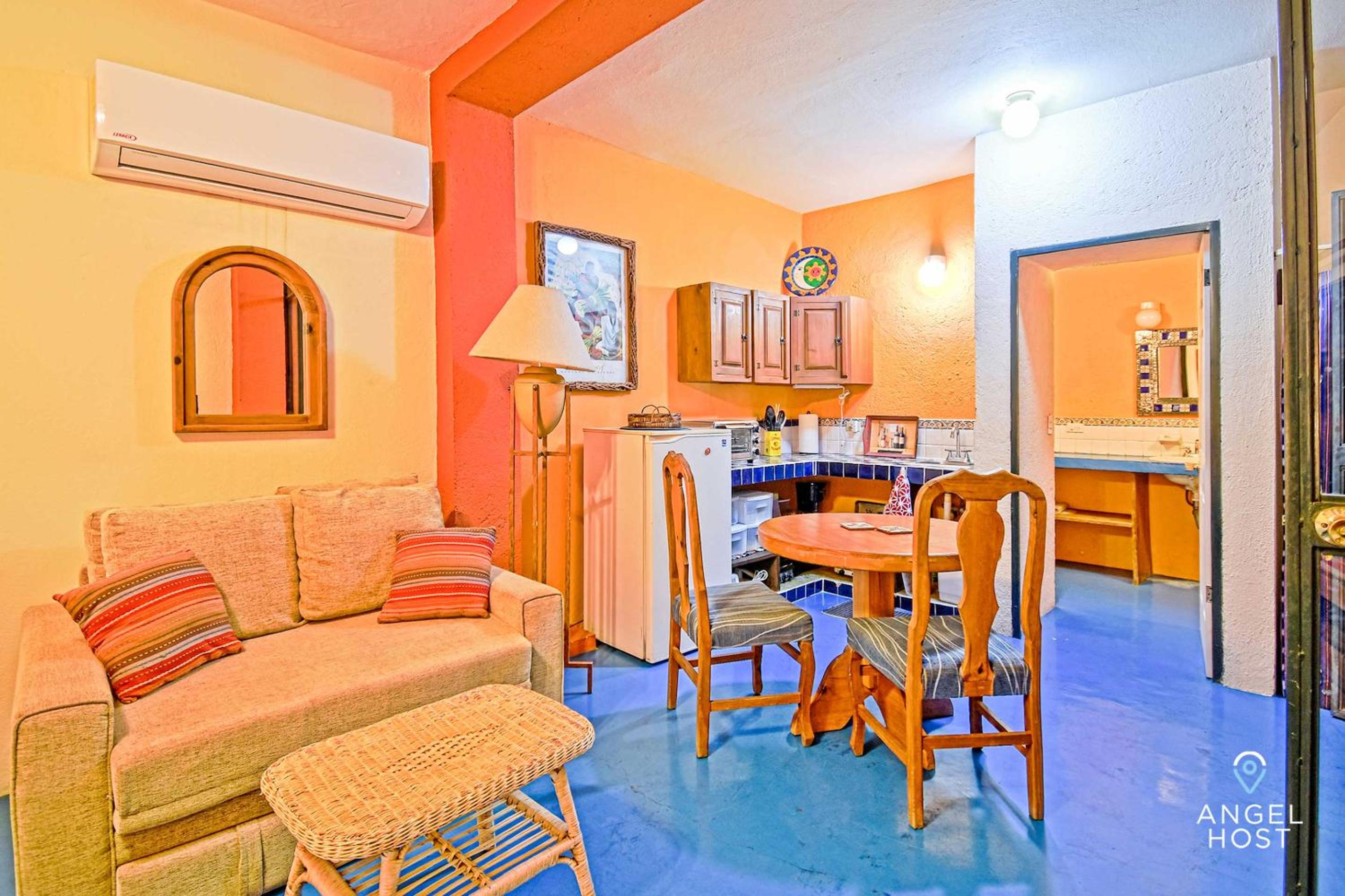 Comfy Retreat Stay and Walk to Malecon