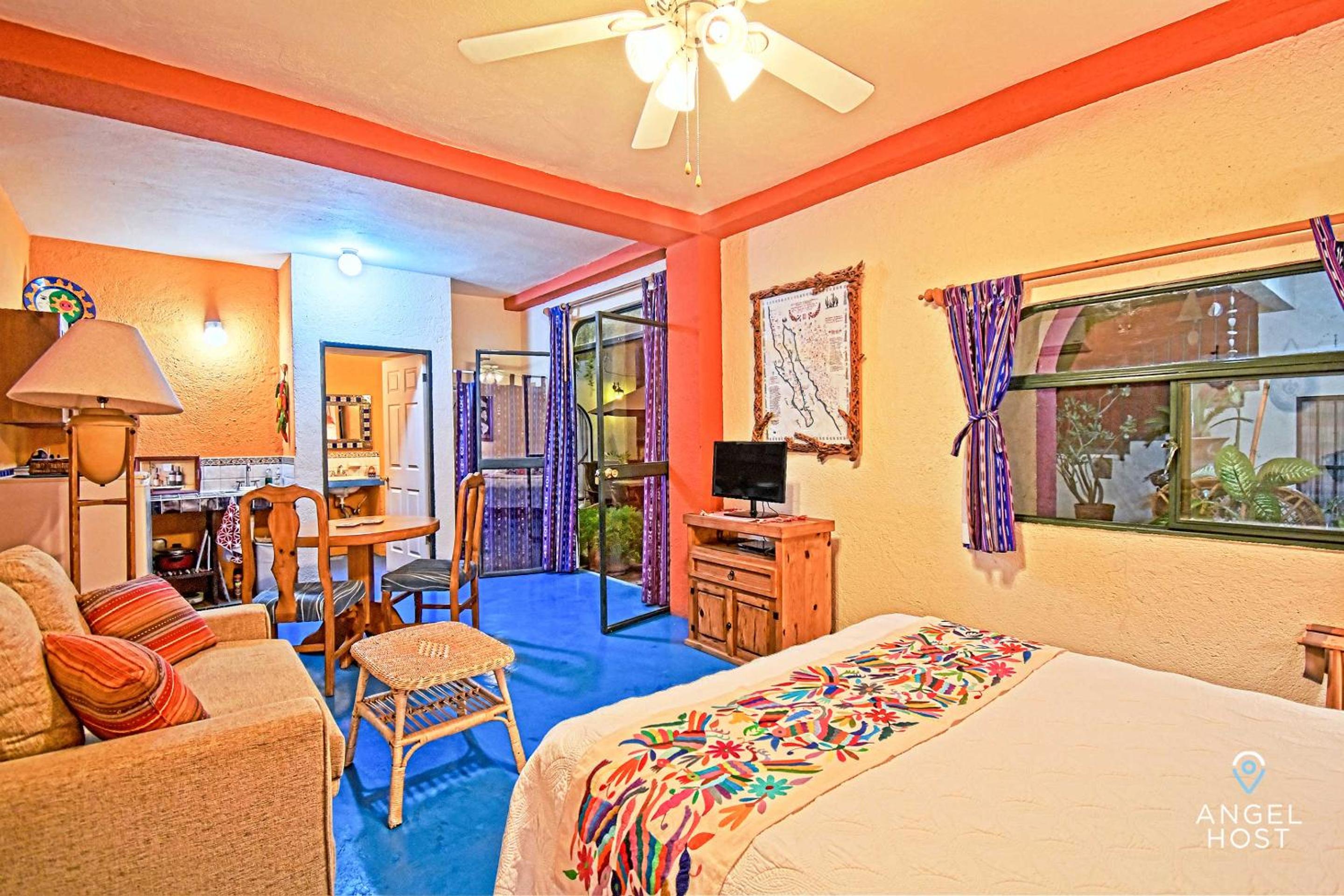 Comfy Retreat Stay and Walk to Malecon
