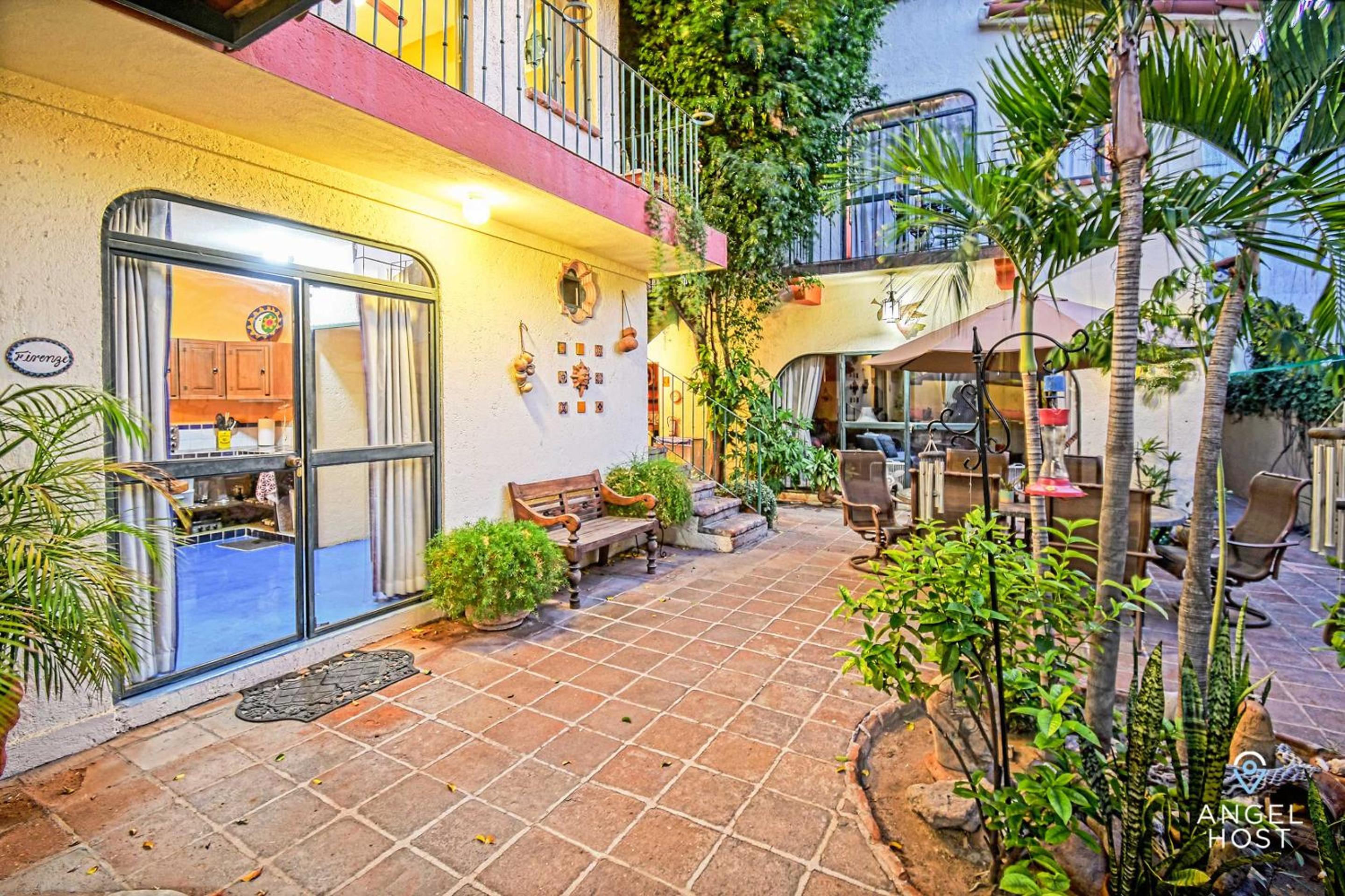 Comfy Retreat Stay and Walk to Malecon