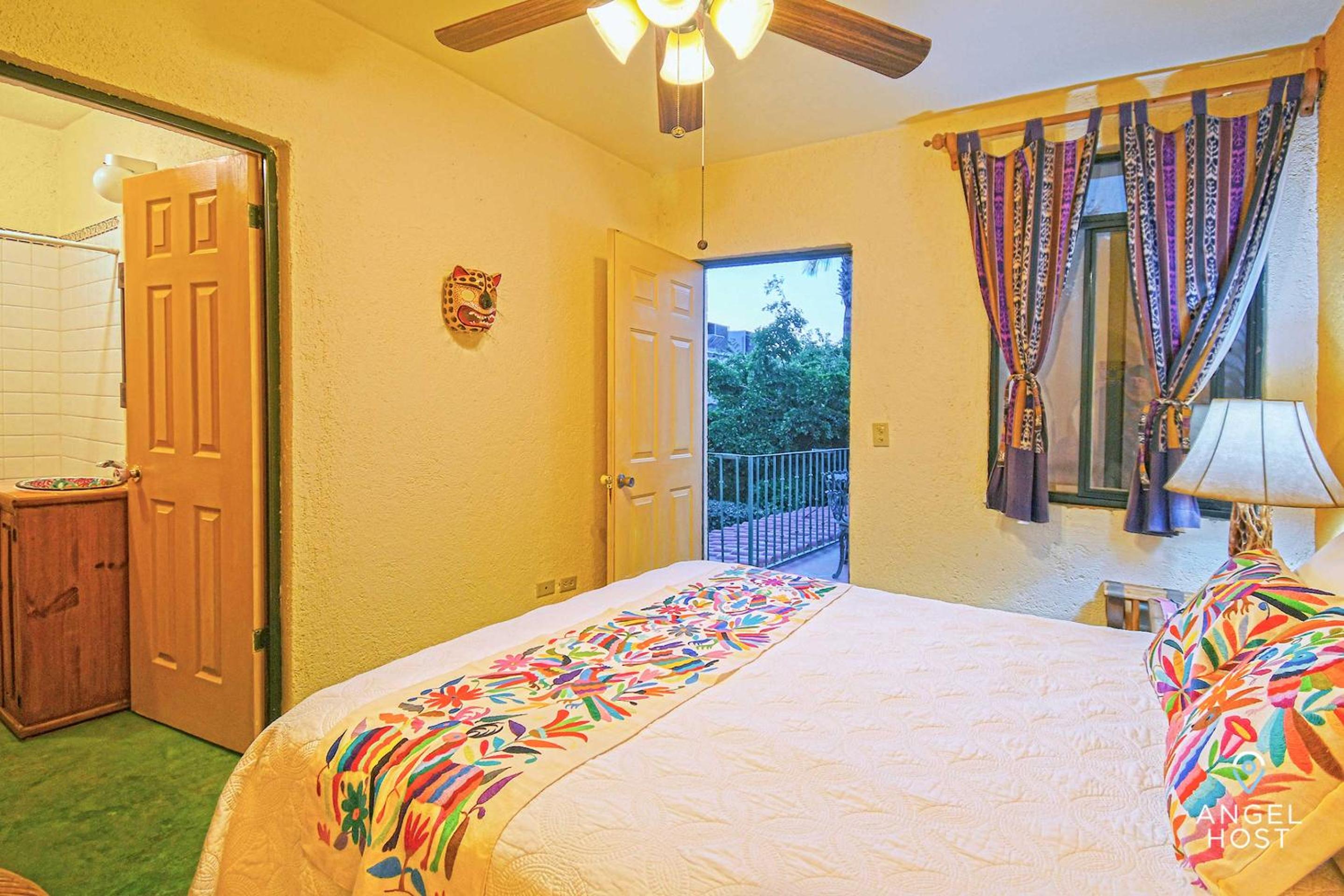 Comfy Retreat Stay and Walk to Malecon
