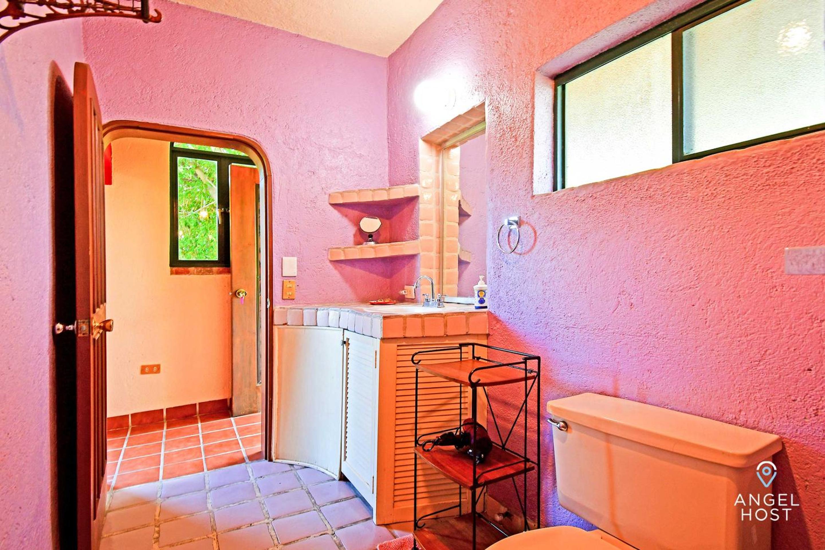 Comfy Retreat Stay and Walk to Malecon