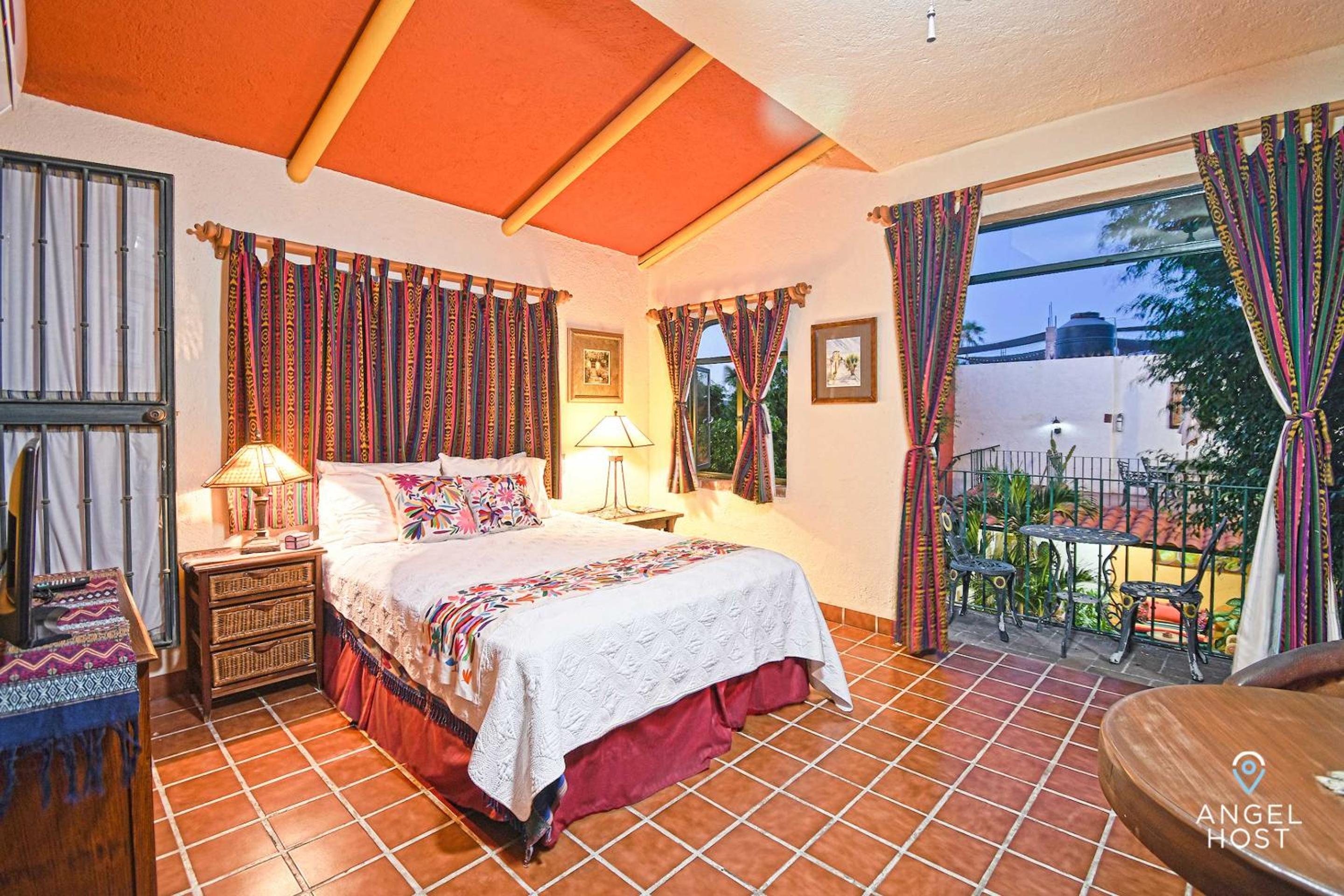 Comfy Retreat Stay and Walk to Malecon
