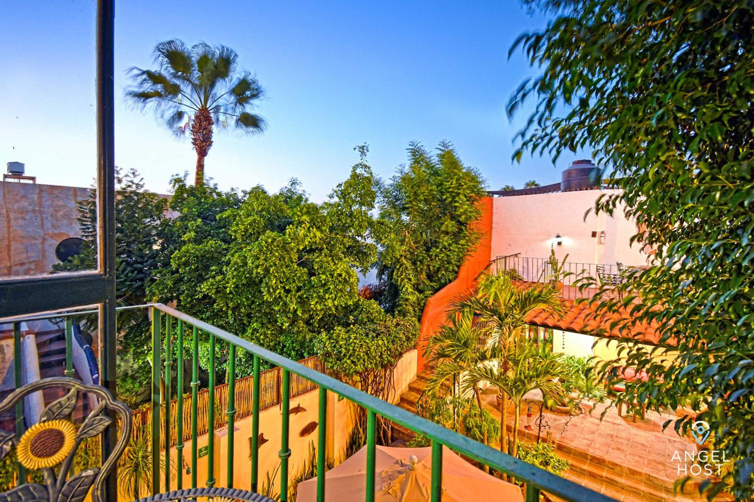 Comfy Retreat Stay and Walk to Malecon