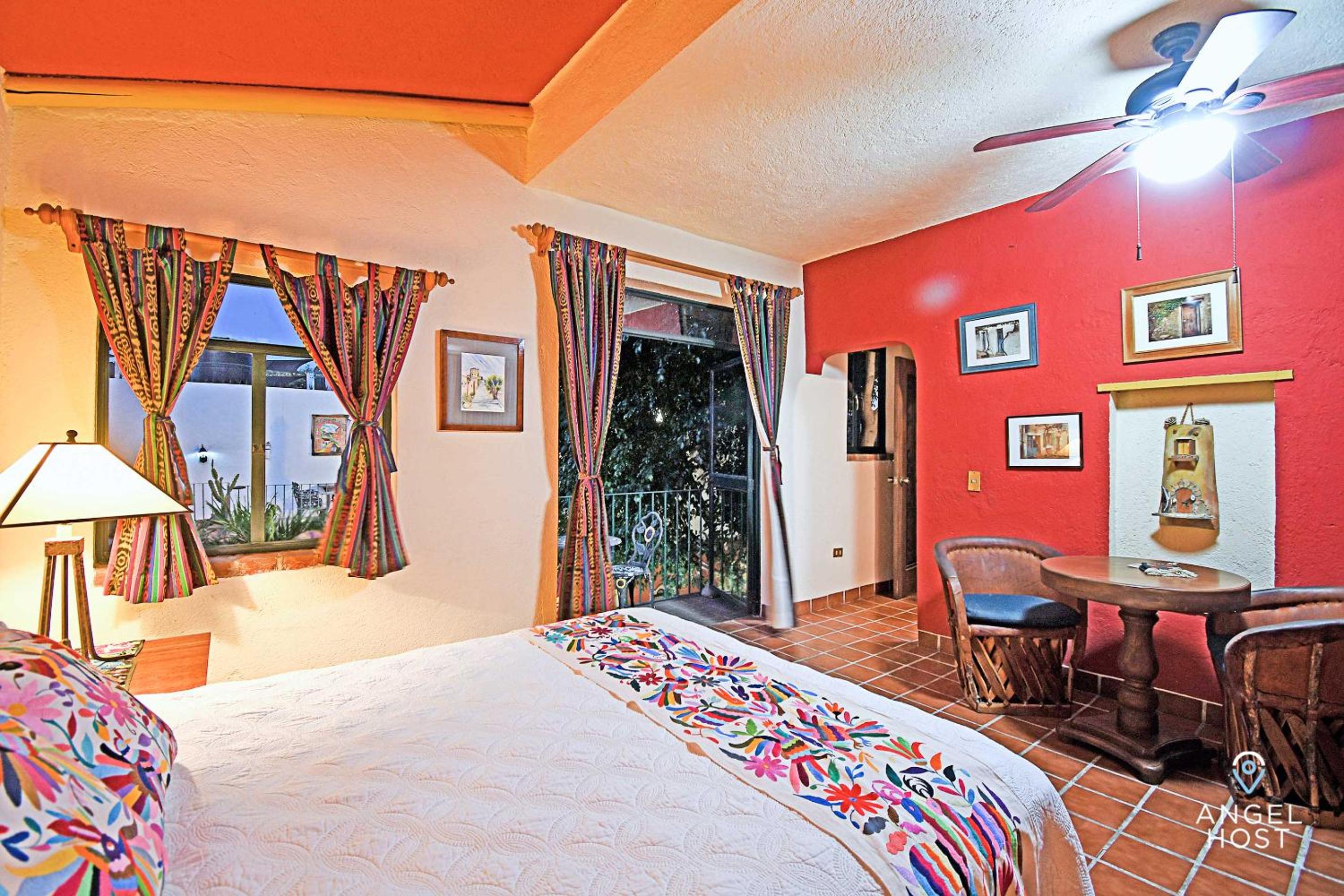 Comfy Retreat Stay and Walk to Malecon