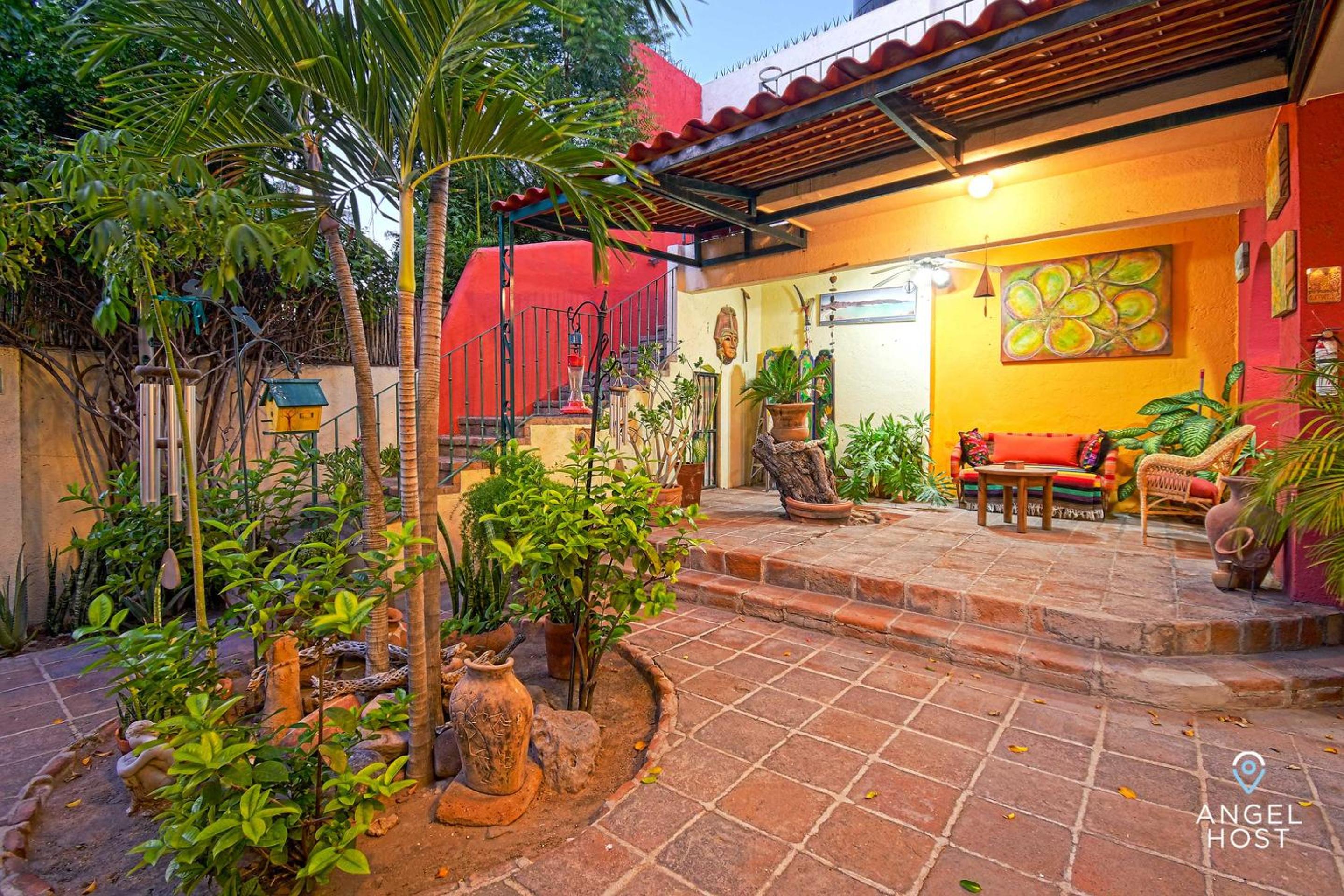 Comfy Retreat Stay and Walk to Malecon
