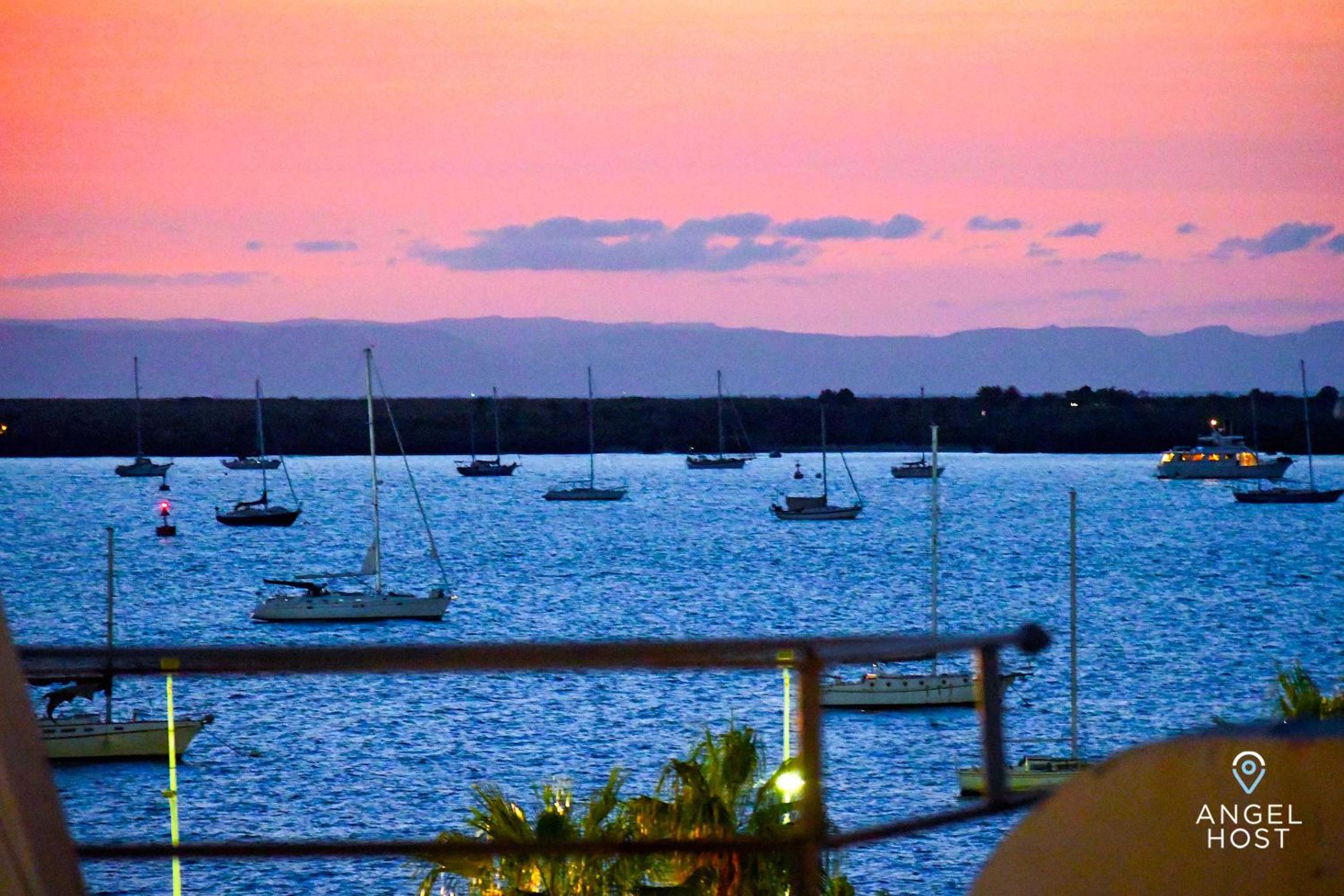 Comfy Retreat Stay and Walk to Malecon