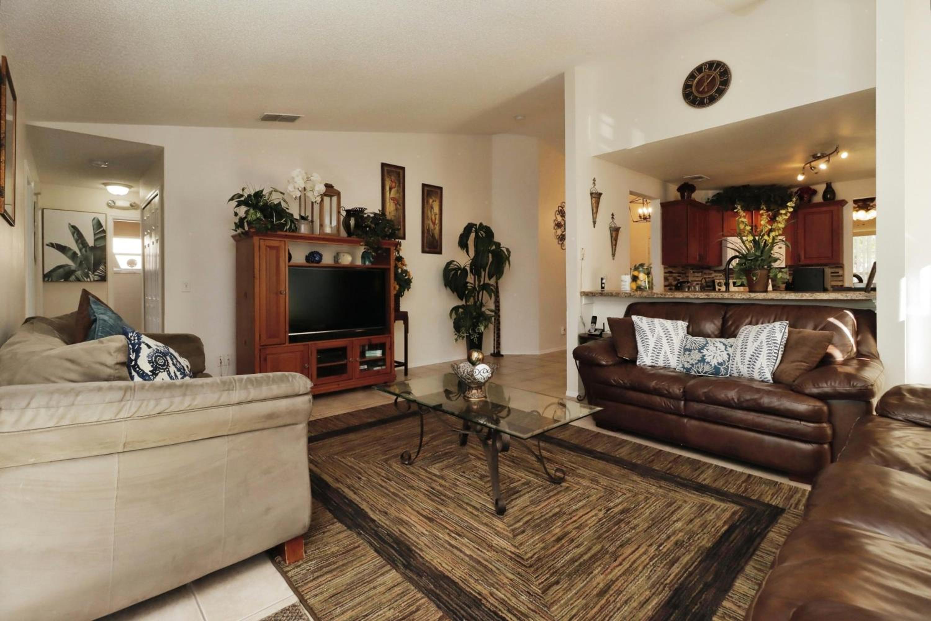 Ideal for Couples or Families looking for a Vacation Home with Private Pool and Yard