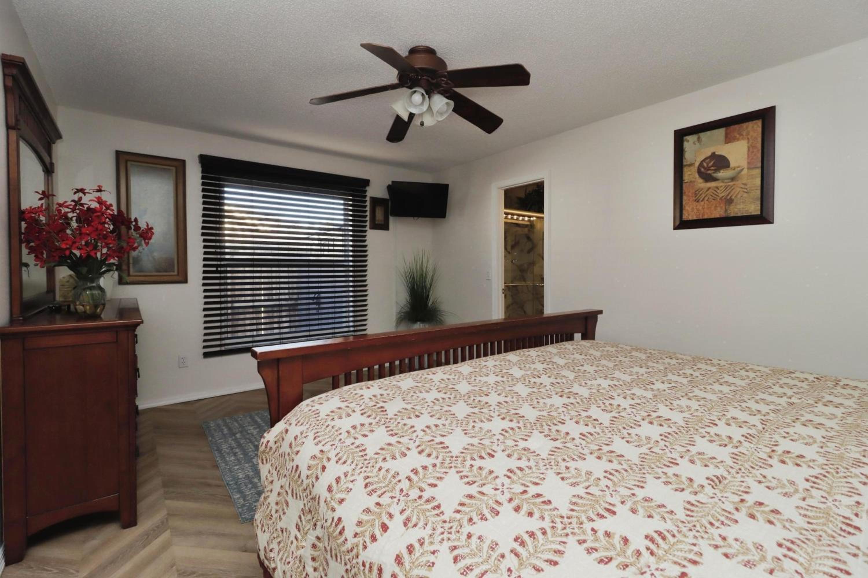 Ideal for Couples or Families looking for a Vacation Home with Private Pool and Yard