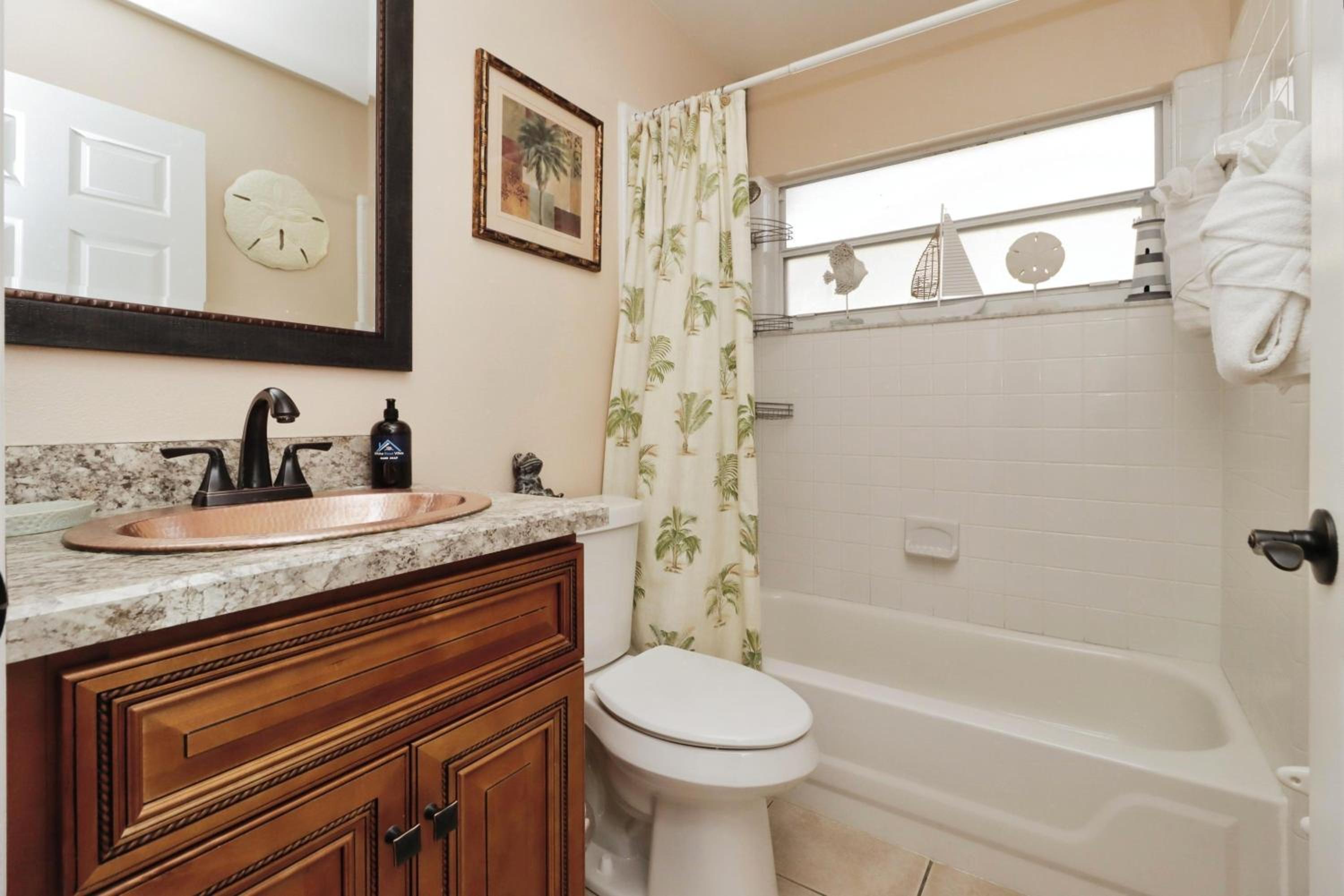 Ideal for Couples or Families looking for a Vacation Home with Private Pool and Yard