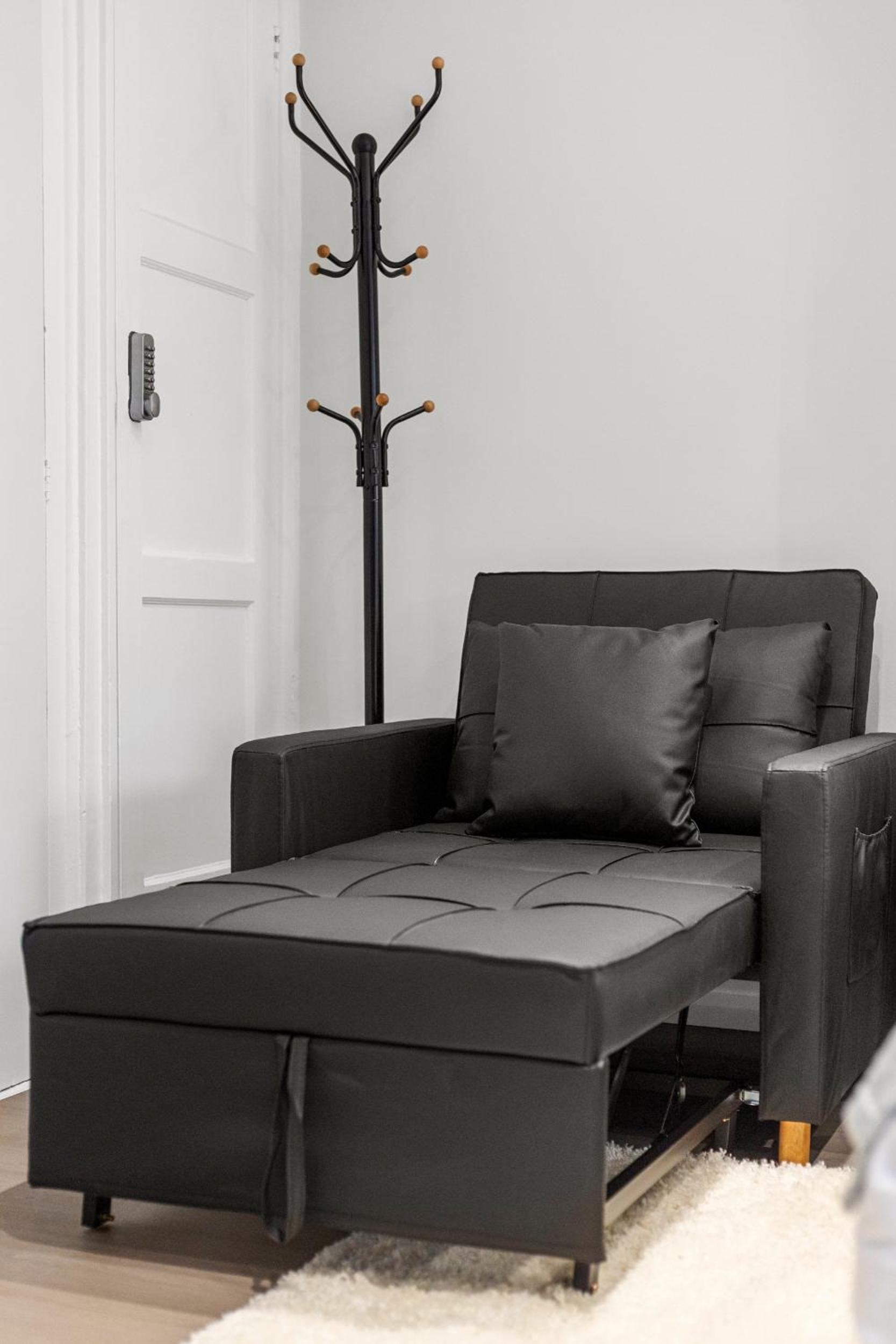 Jasmine Suite by Yielding Bricks
