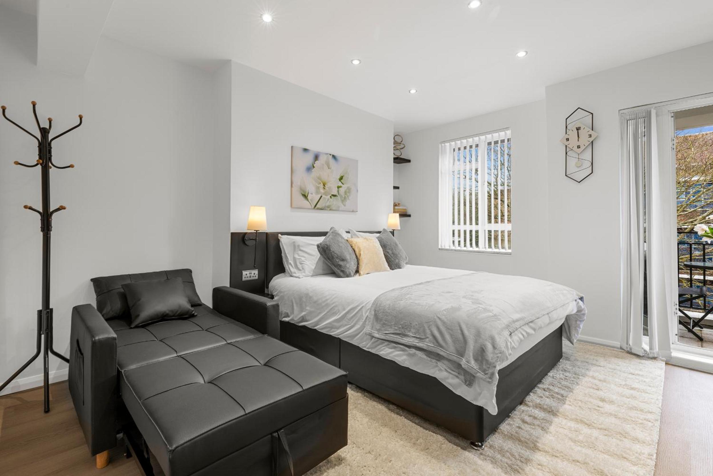 Jasmine Suite by Yielding Bricks
