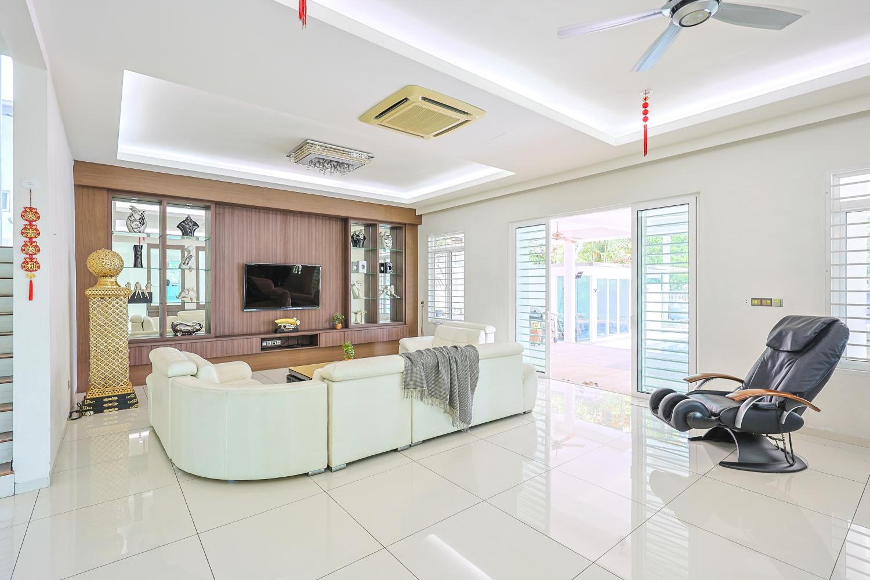 Serene Pool Villa -Luxury Stay with Relaxing Vibes -Clover Home