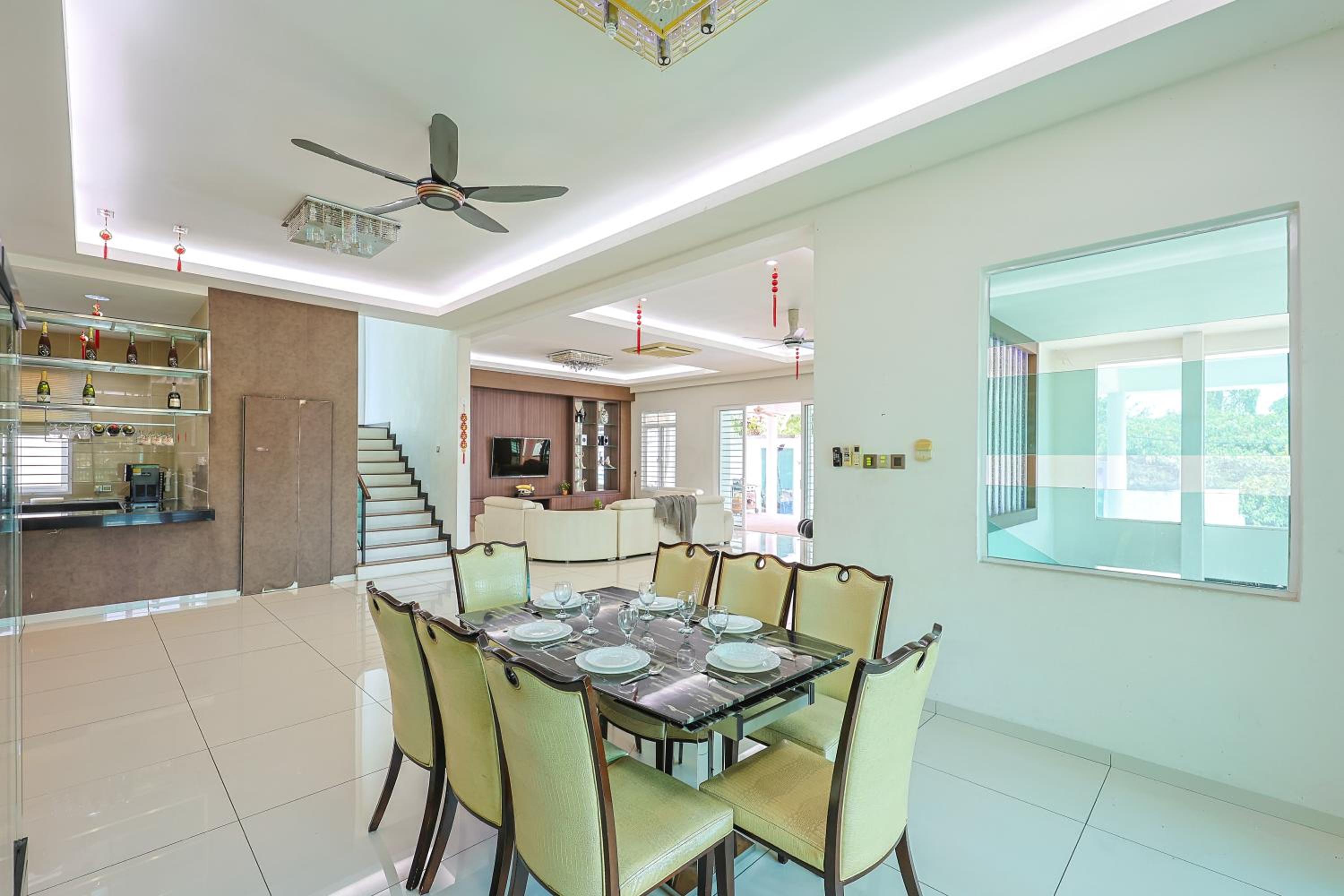 Serene Pool Villa -Luxury Stay with Relaxing Vibes -Clover Home