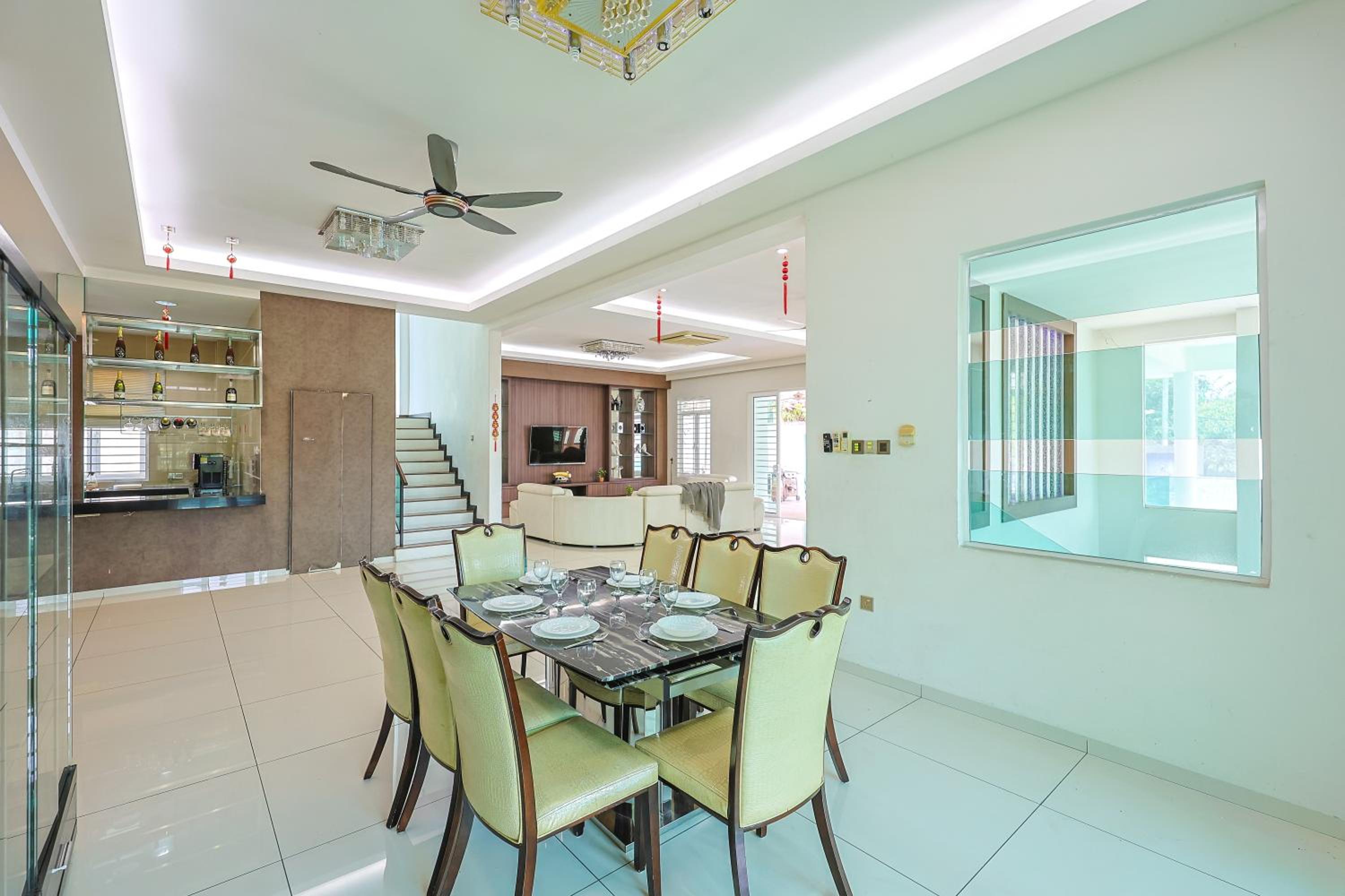 Serene Pool Villa -Luxury Stay with Relaxing Vibes -Clover Home