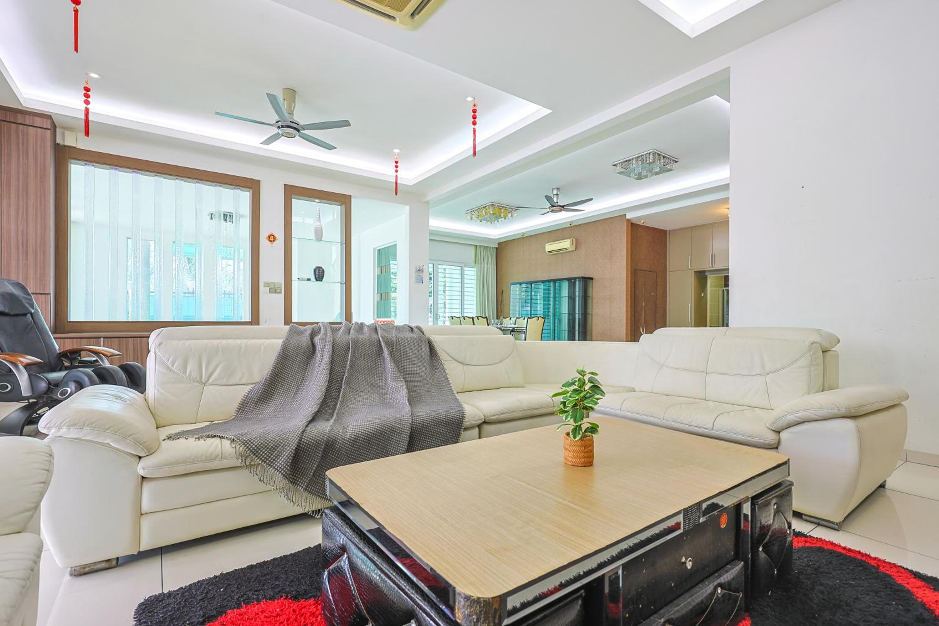 Serene Pool Villa -Luxury Stay with Relaxing Vibes -Clover Home
