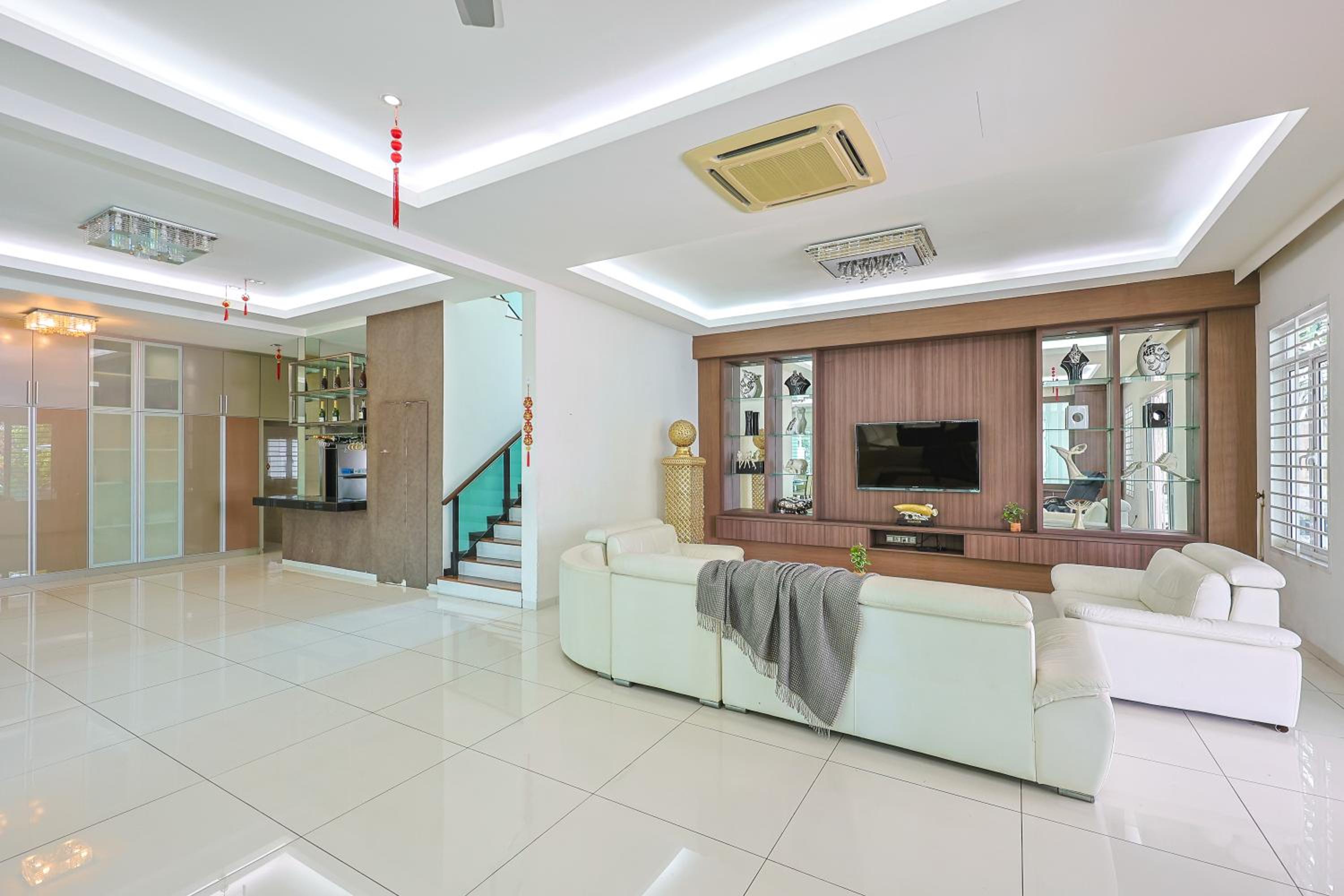 Serene Pool Villa -Luxury Stay with Relaxing Vibes -Clover Home