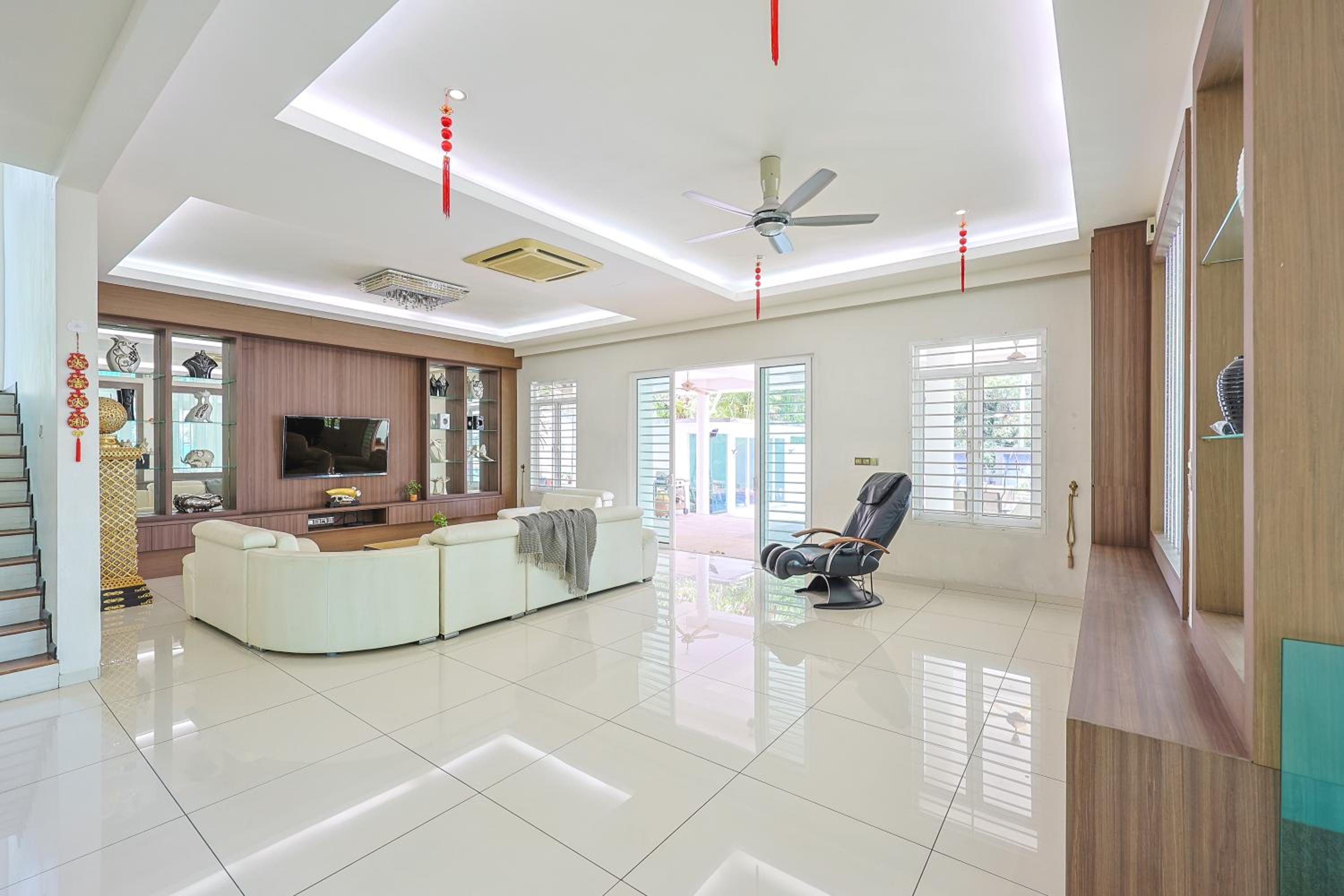 Serene Pool Villa -Luxury Stay with Relaxing Vibes -Clover Home