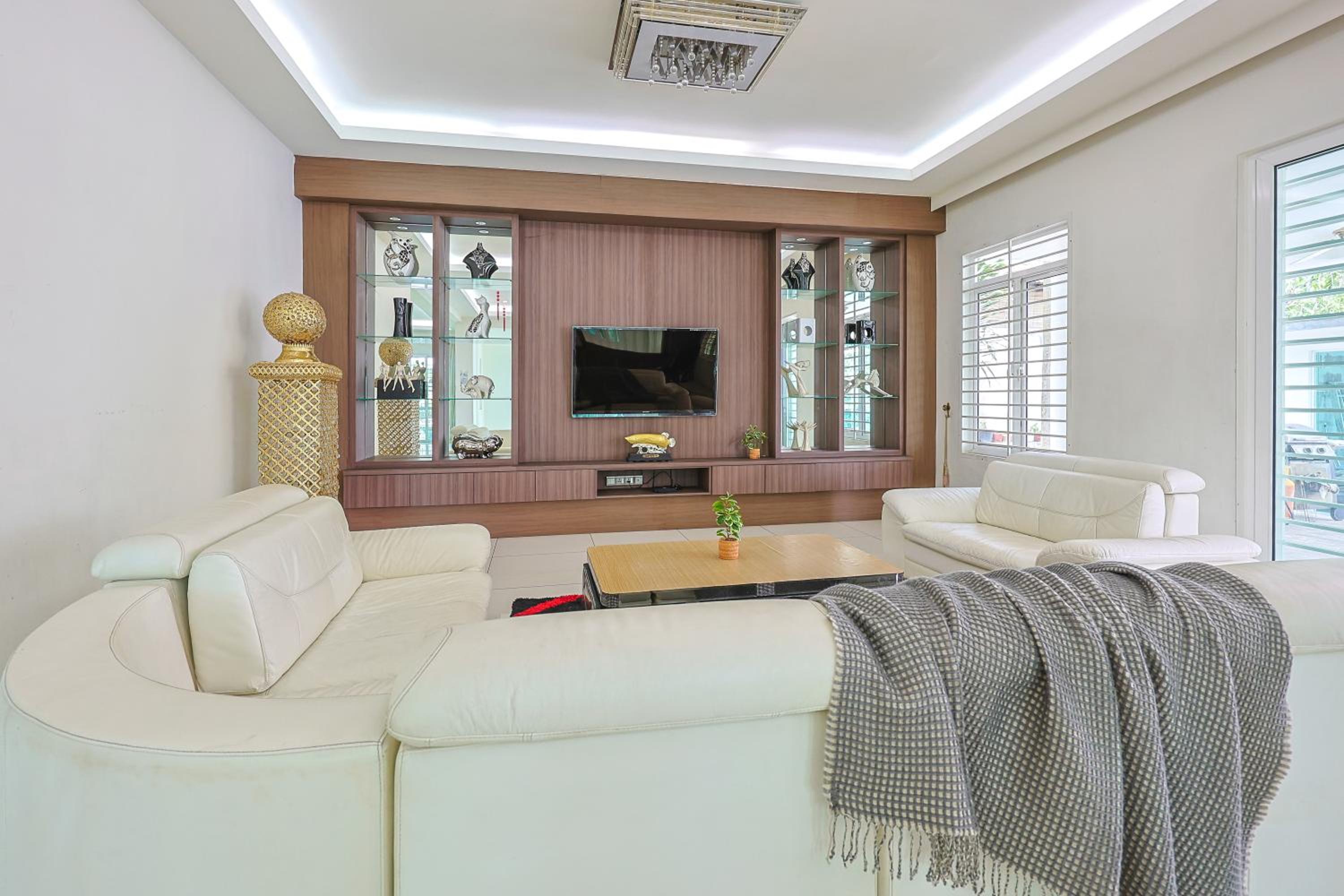 Serene Pool Villa -Luxury Stay with Relaxing Vibes -Clover Home