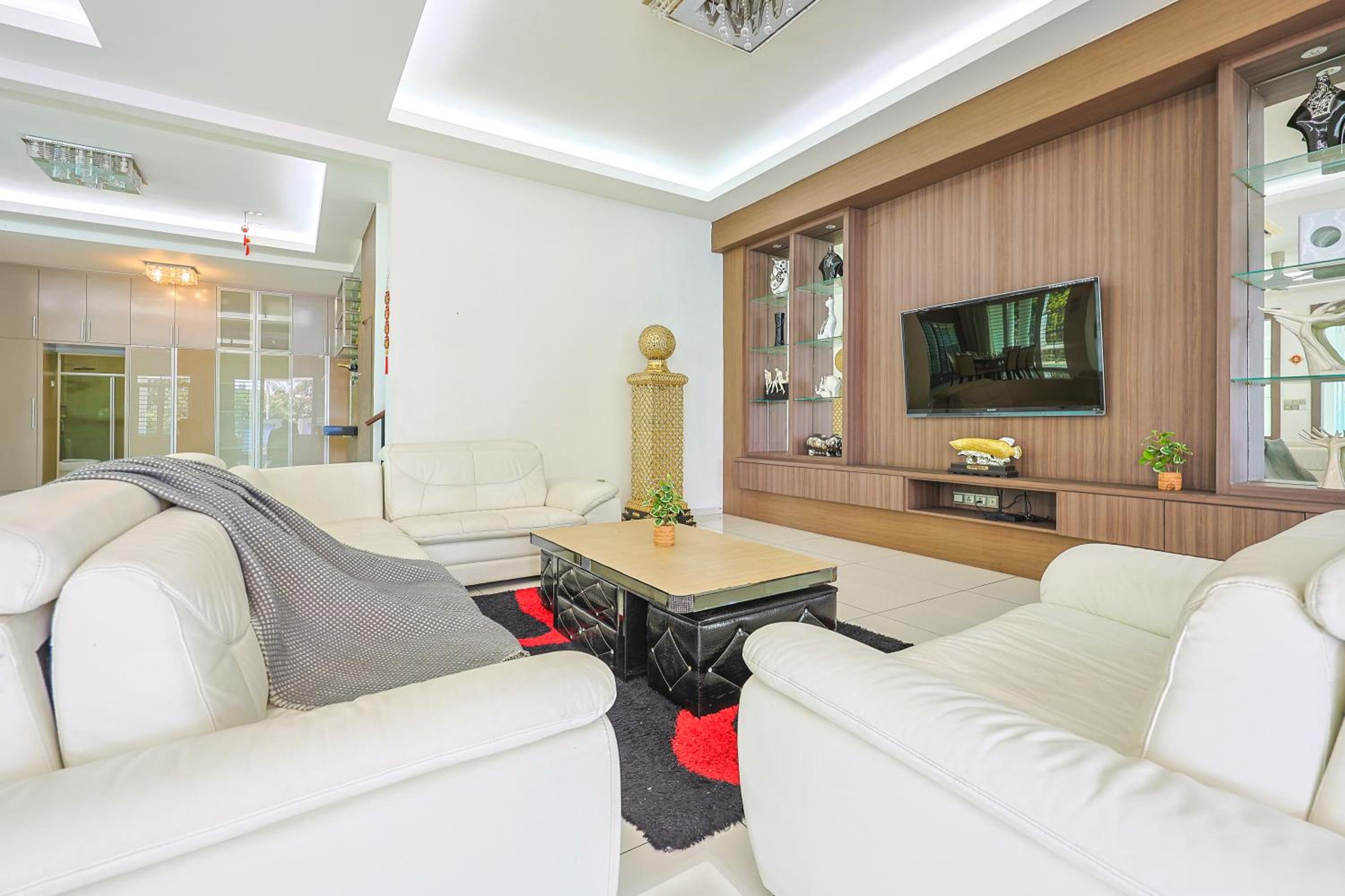 Serene Pool Villa -Luxury Stay with Relaxing Vibes -Clover Home