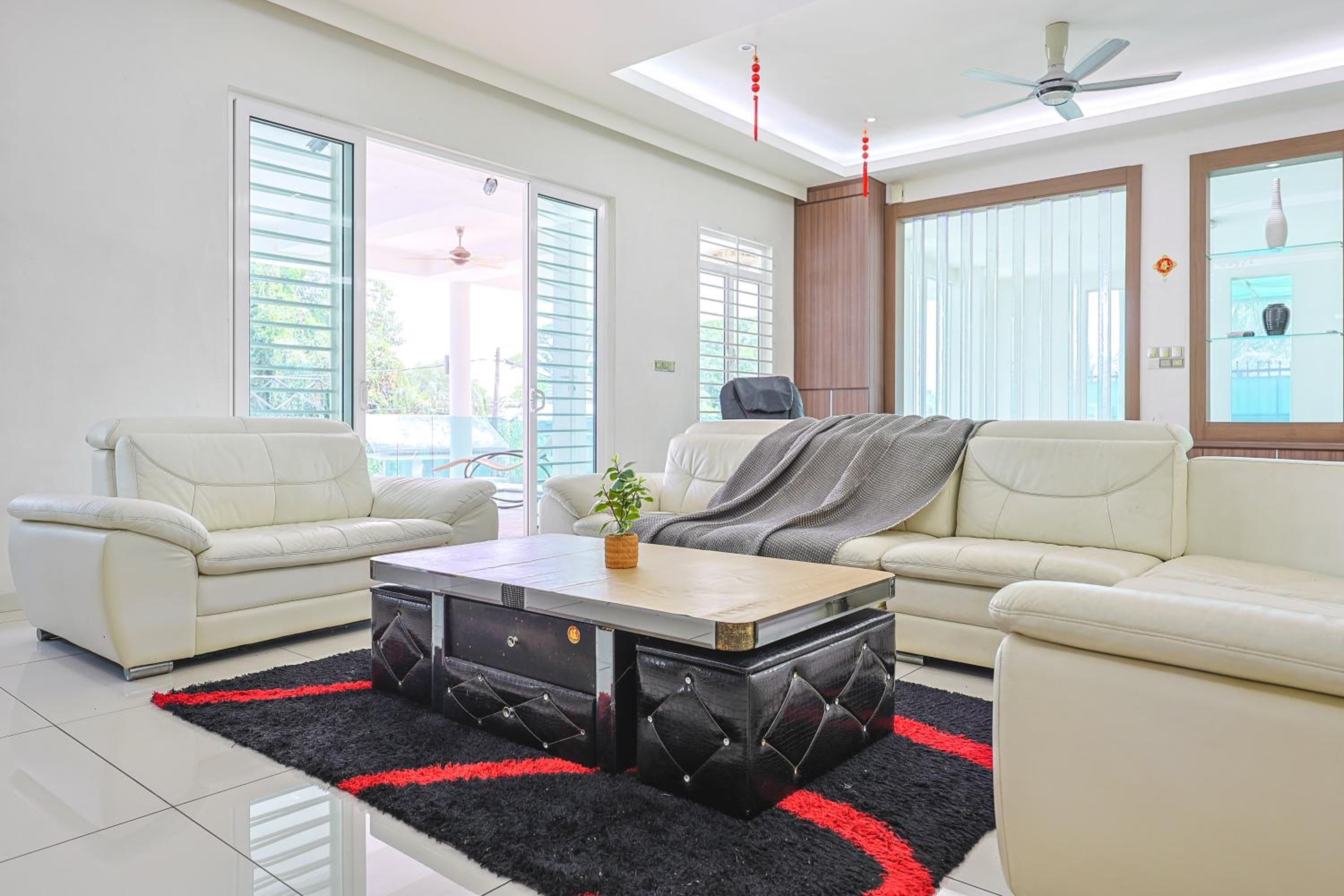 Serene Pool Villa -Luxury Stay with Relaxing Vibes -Clover Home