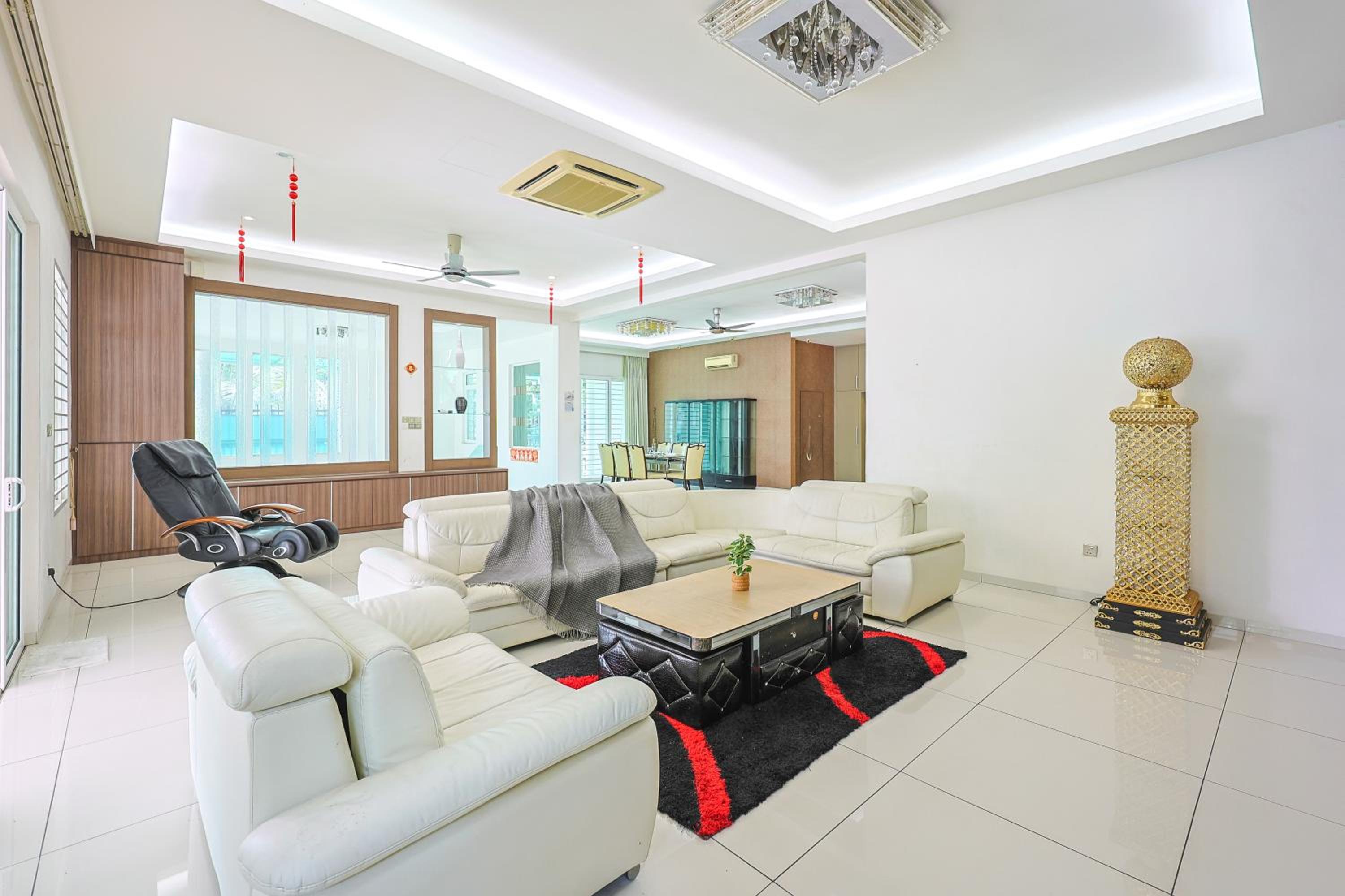 Serene Pool Villa -Luxury Stay with Relaxing Vibes -Clover Home