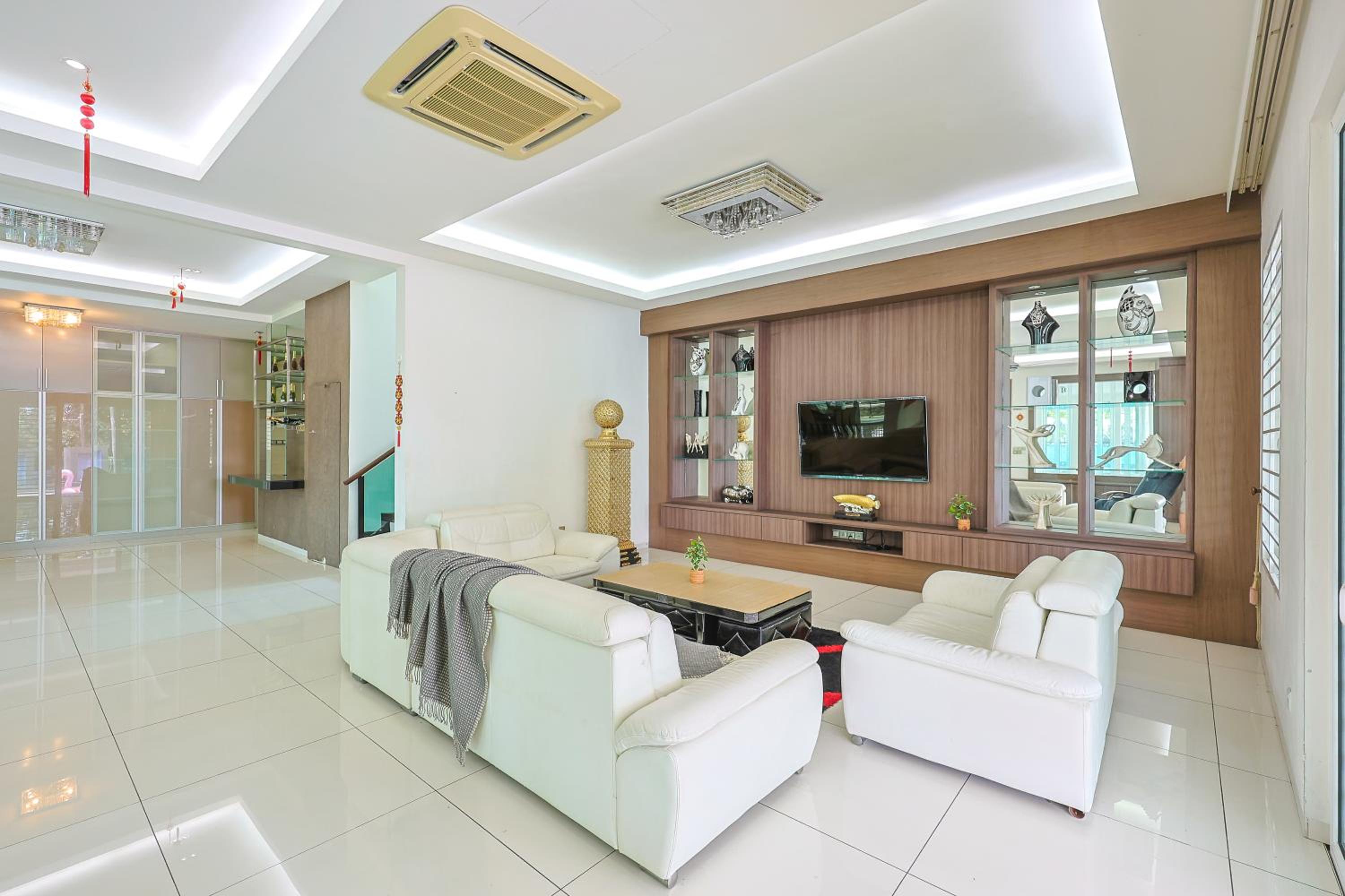 Serene Pool Villa -Luxury Stay with Relaxing Vibes -Clover Home