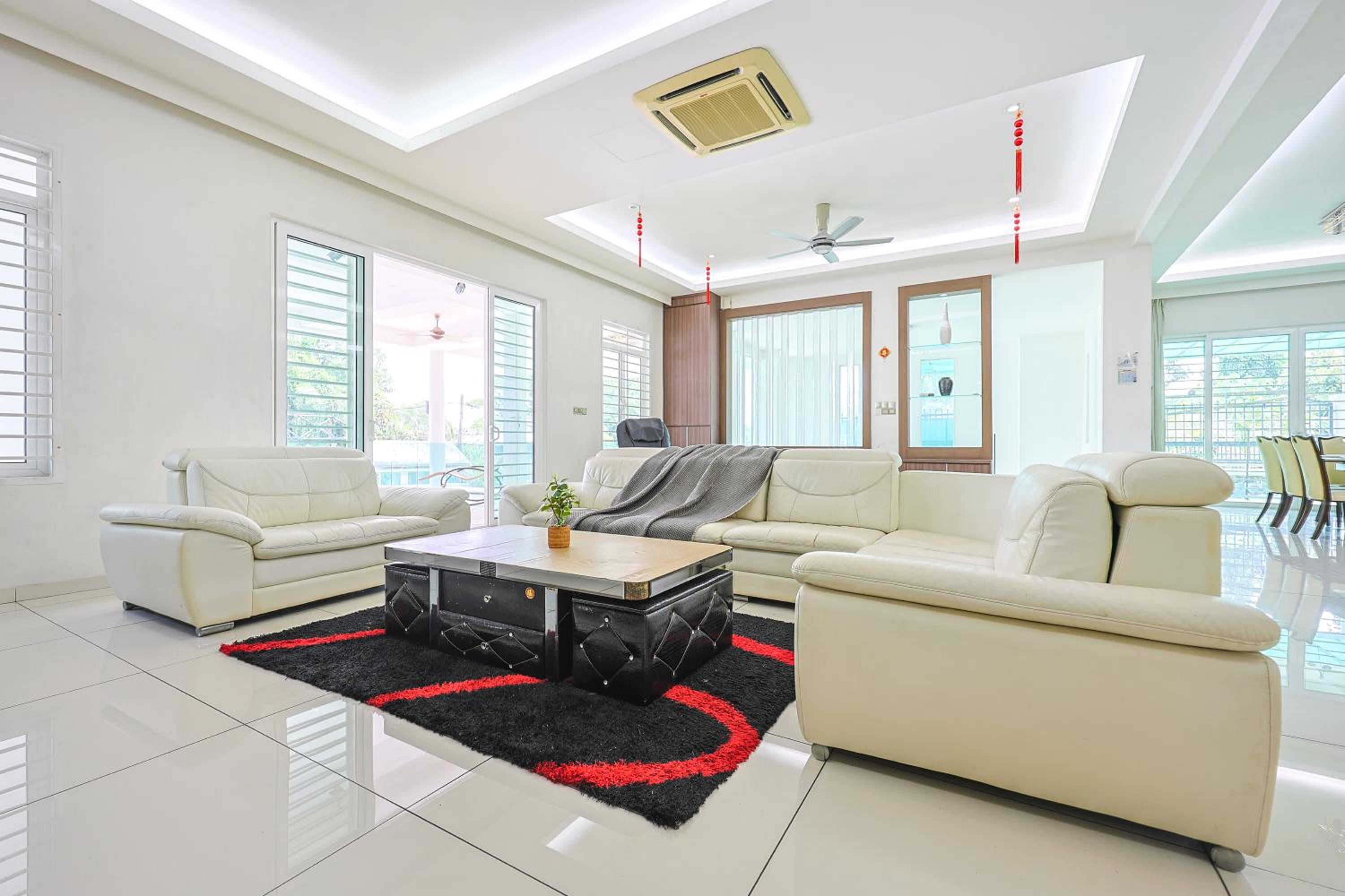 Serene Pool Villa -Luxury Stay with Relaxing Vibes -Clover Home