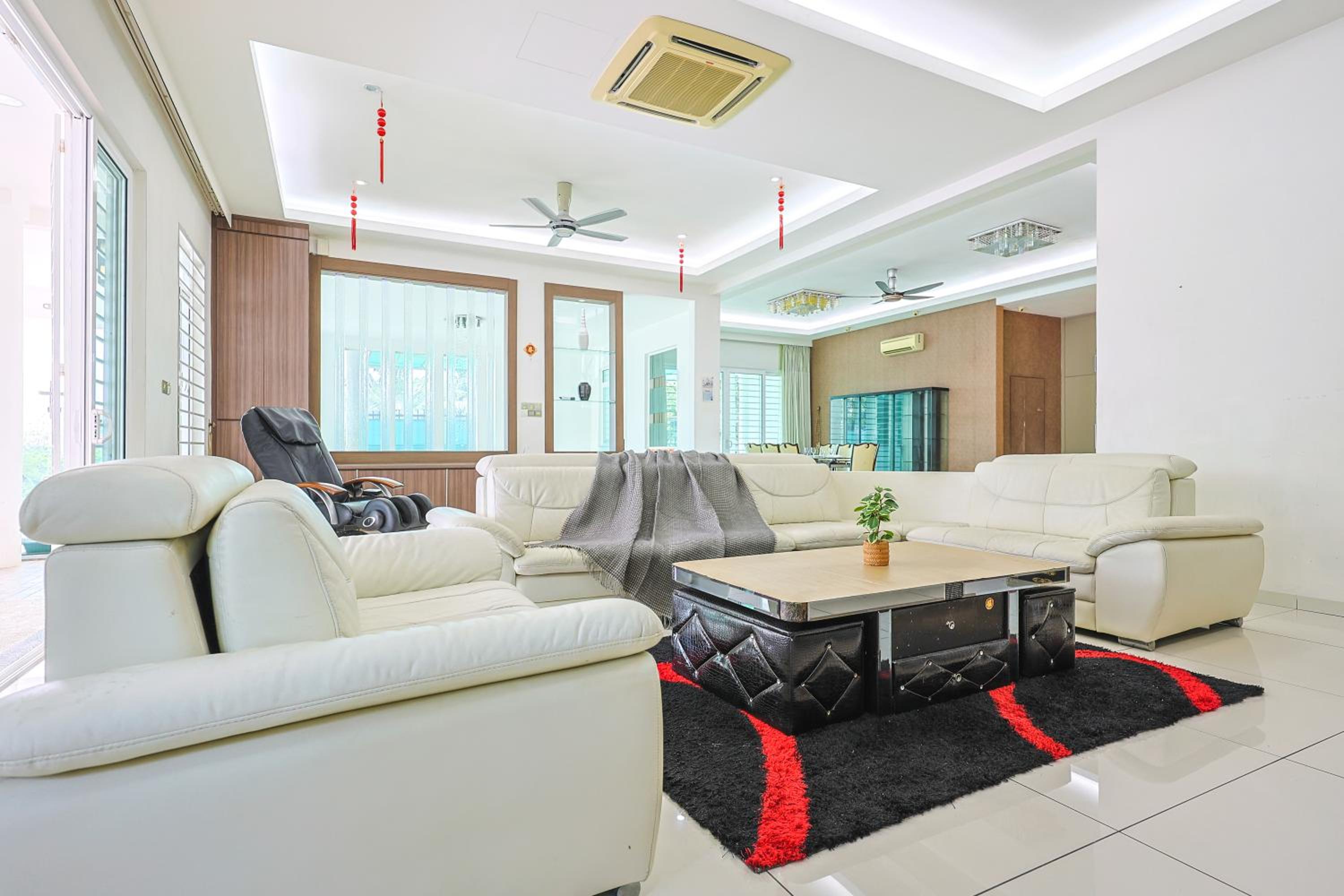 Serene Pool Villa -Luxury Stay with Relaxing Vibes -Clover Home