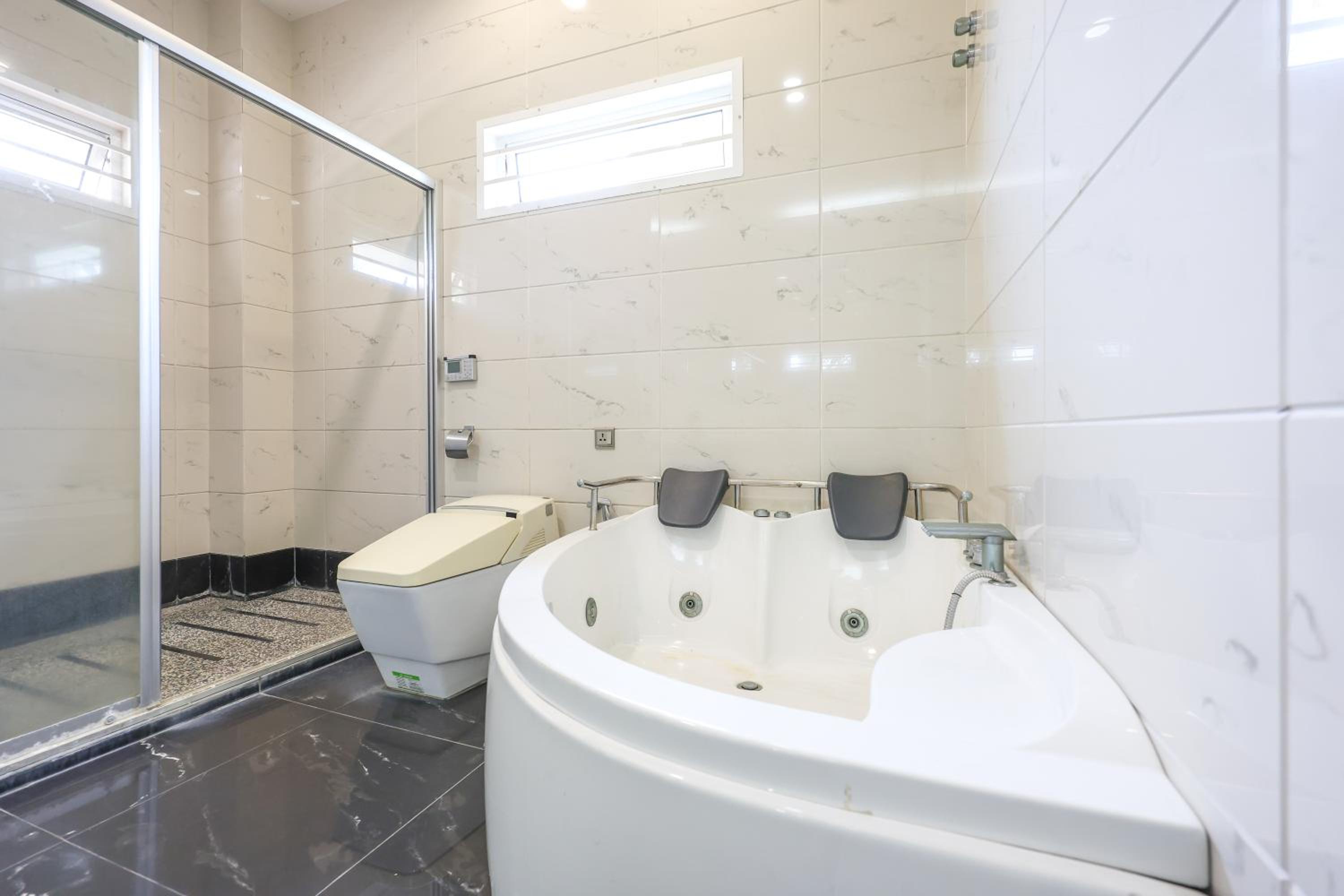 Serene Pool Villa -Luxury Stay with Relaxing Vibes -Clover Home