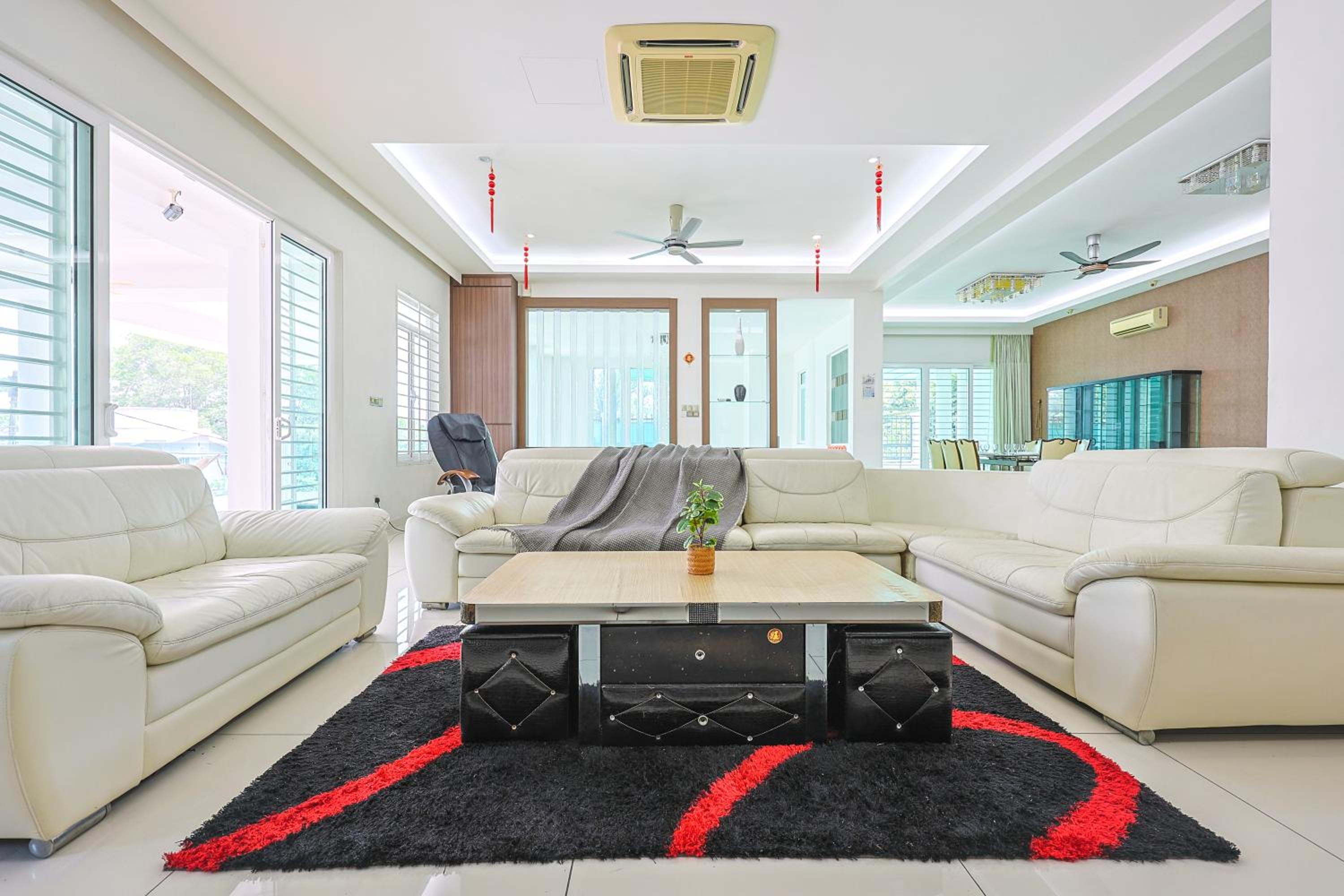 Serene Pool Villa -Luxury Stay with Relaxing Vibes -Clover Home